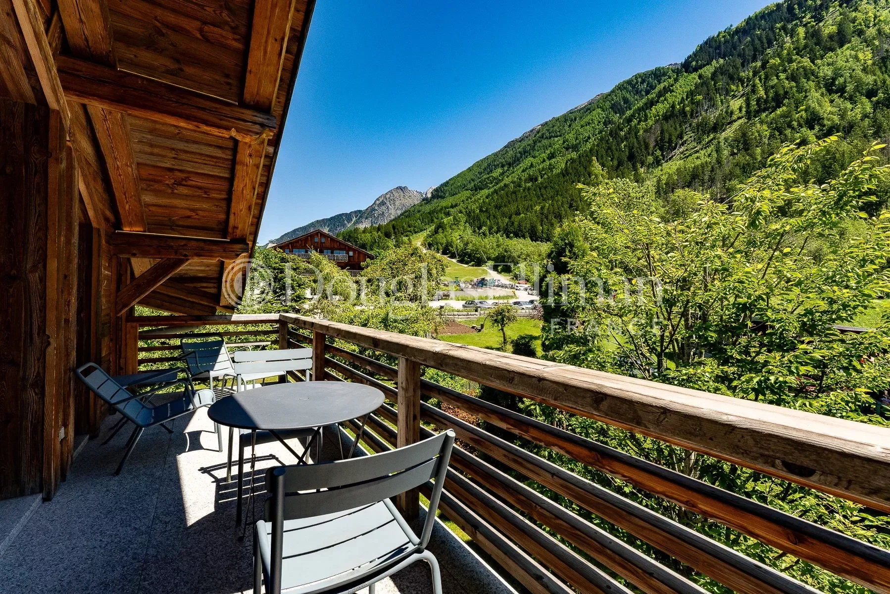 CHAMONIX – Chalet neuf de 4 chambres - Image nᵒ2