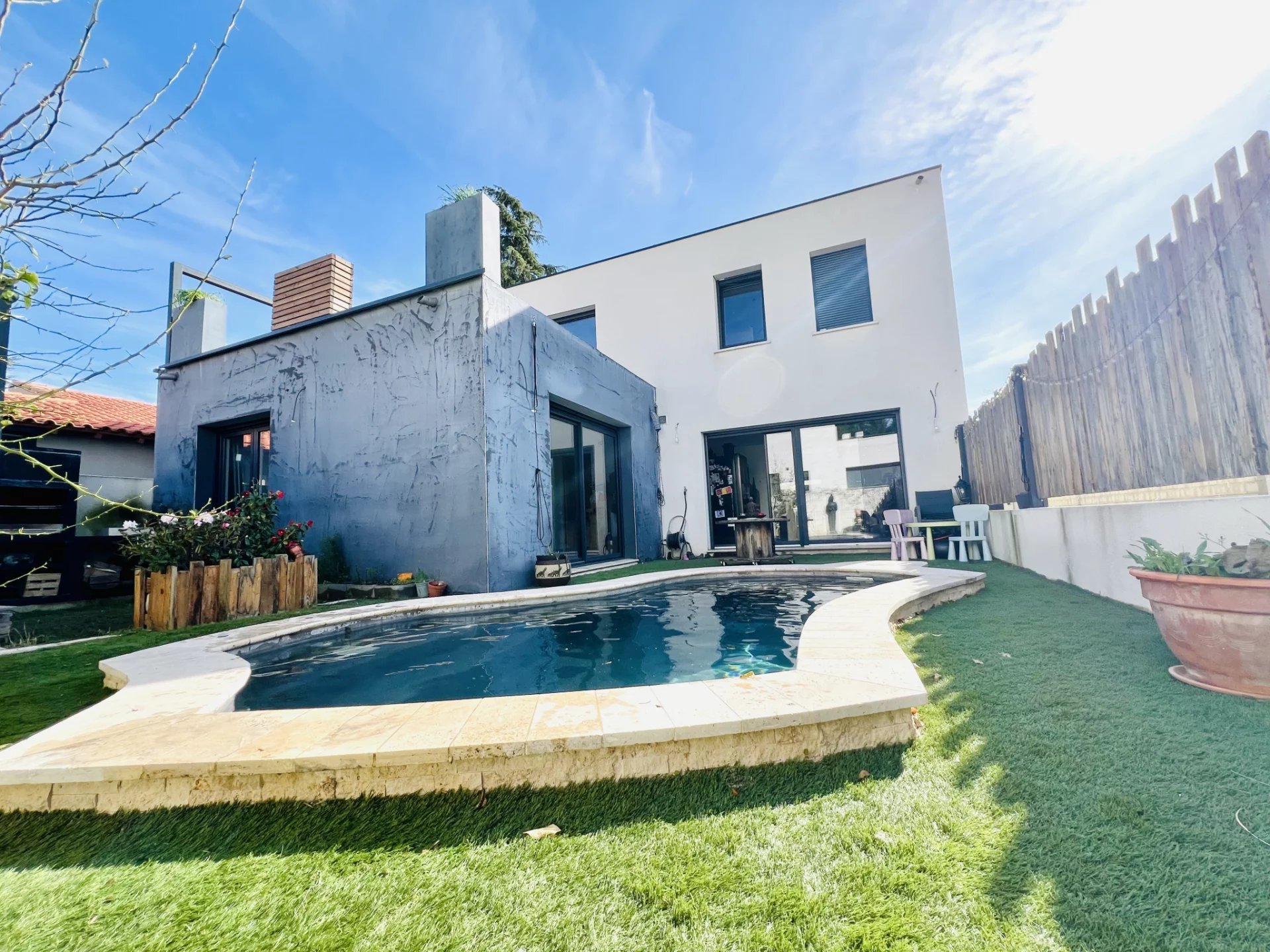 Vente villa T6 avec piscine et garage