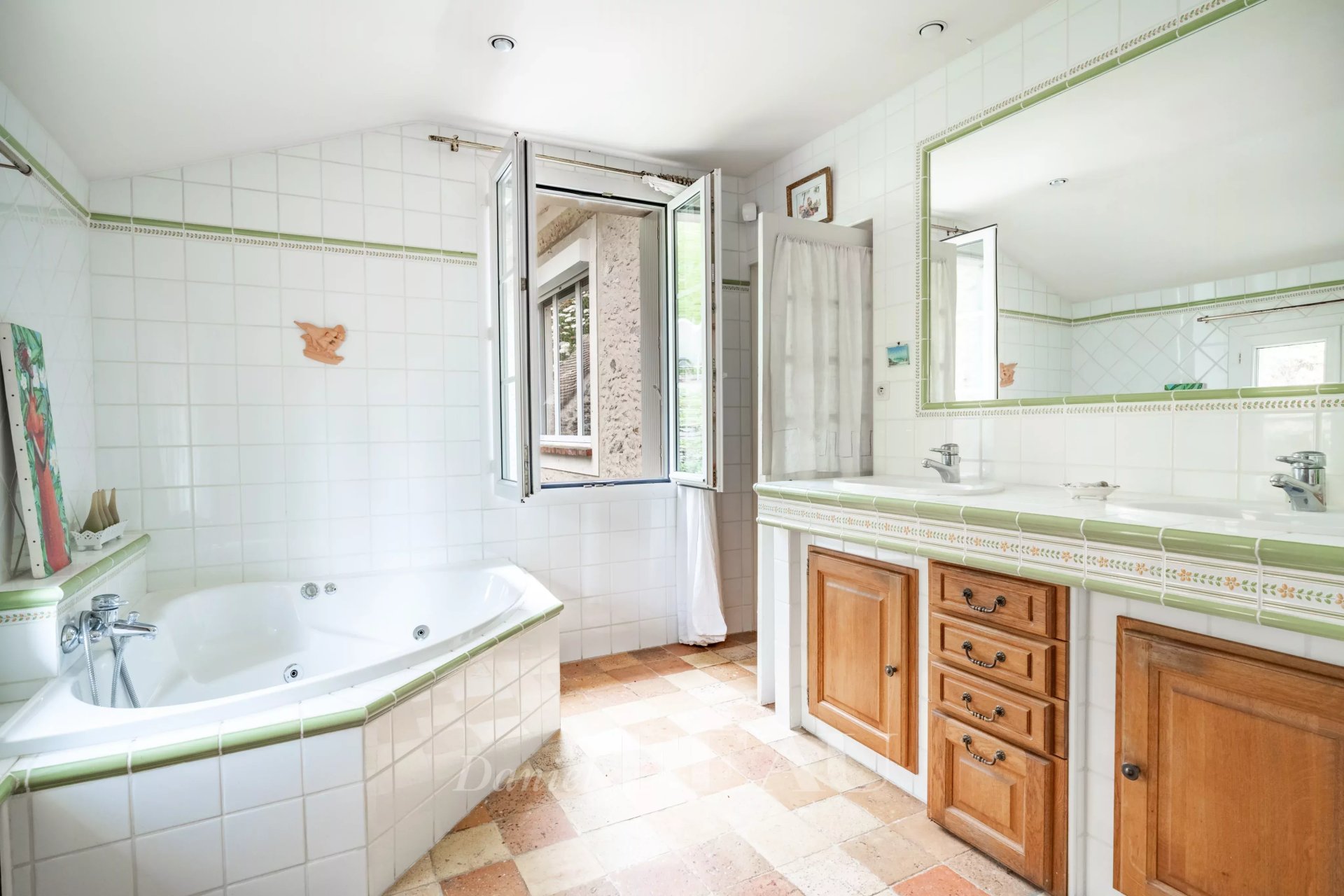 4 Bedroom Villa/Townhouse's Image 4
