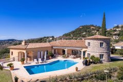 Les Adrets-de-l’Estérel elegant Provençal-style villa — photo 3 of 7