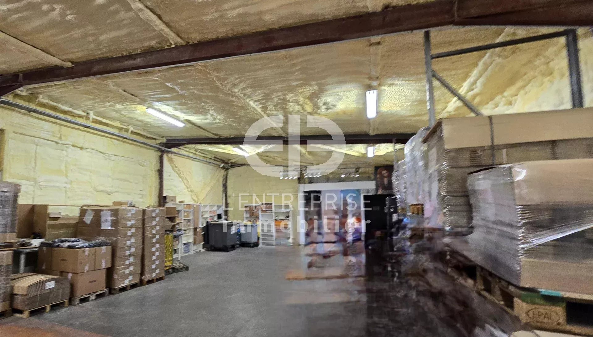À LOUER ENTREPÔT 320m² + 100m² Mezzanine CARROS ZAC de la Grave