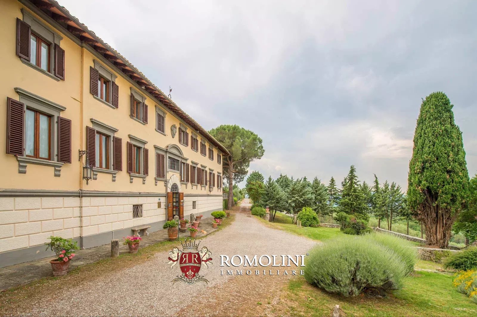 53 Bedroom Vineyard's Image 27