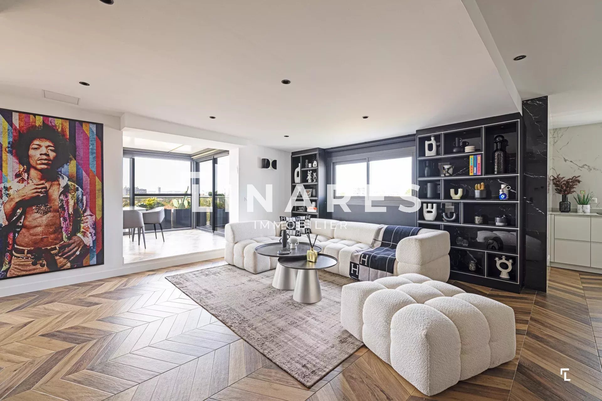 LUXE PANORAMIQUE - Un appartement en toit-terrasse de  134 m2 avec terrasse  de 180 m2 + véranda de 18 m2- 13009