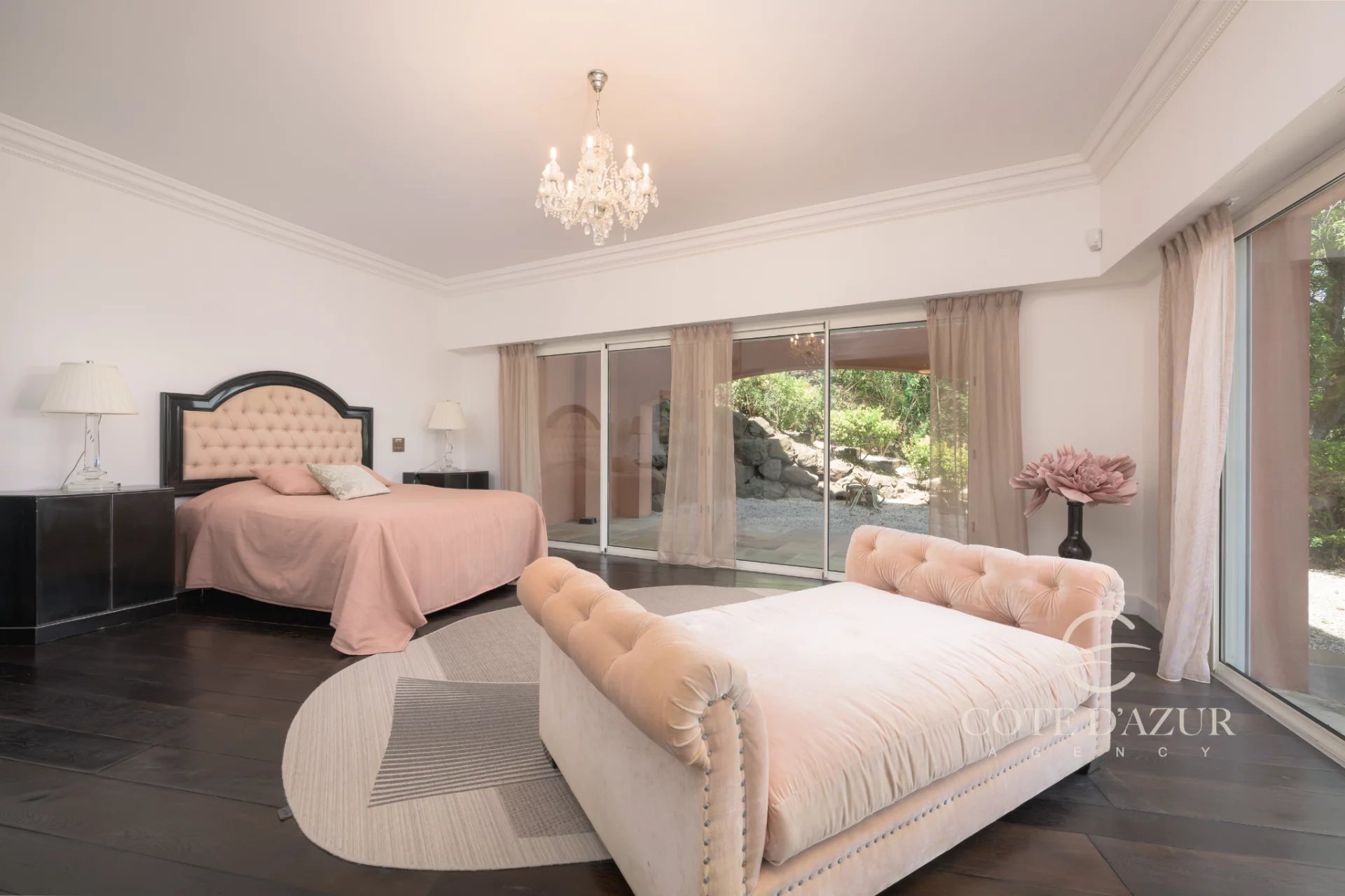 Exceptional property with panoramic sea views 22