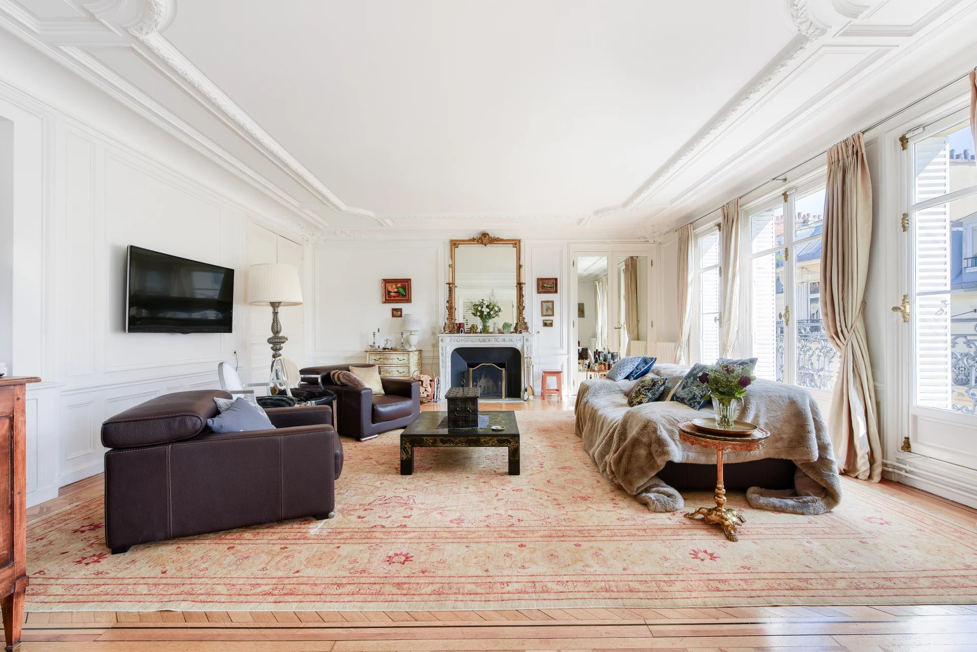 VICTOR HUGO - POMPE. FAMILY RECEPTION APARTMENT ENCLOSED BY WIDE BALCONIES - Unobstructed views