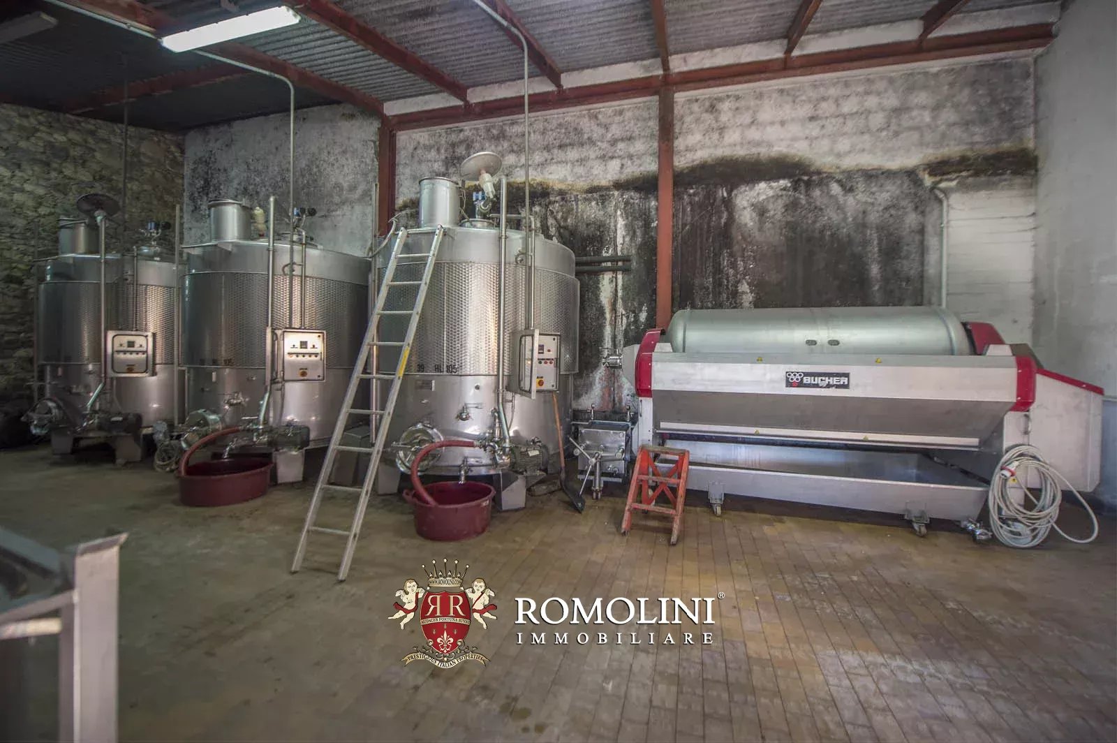 10 Bedroom Vineyard's Image 41