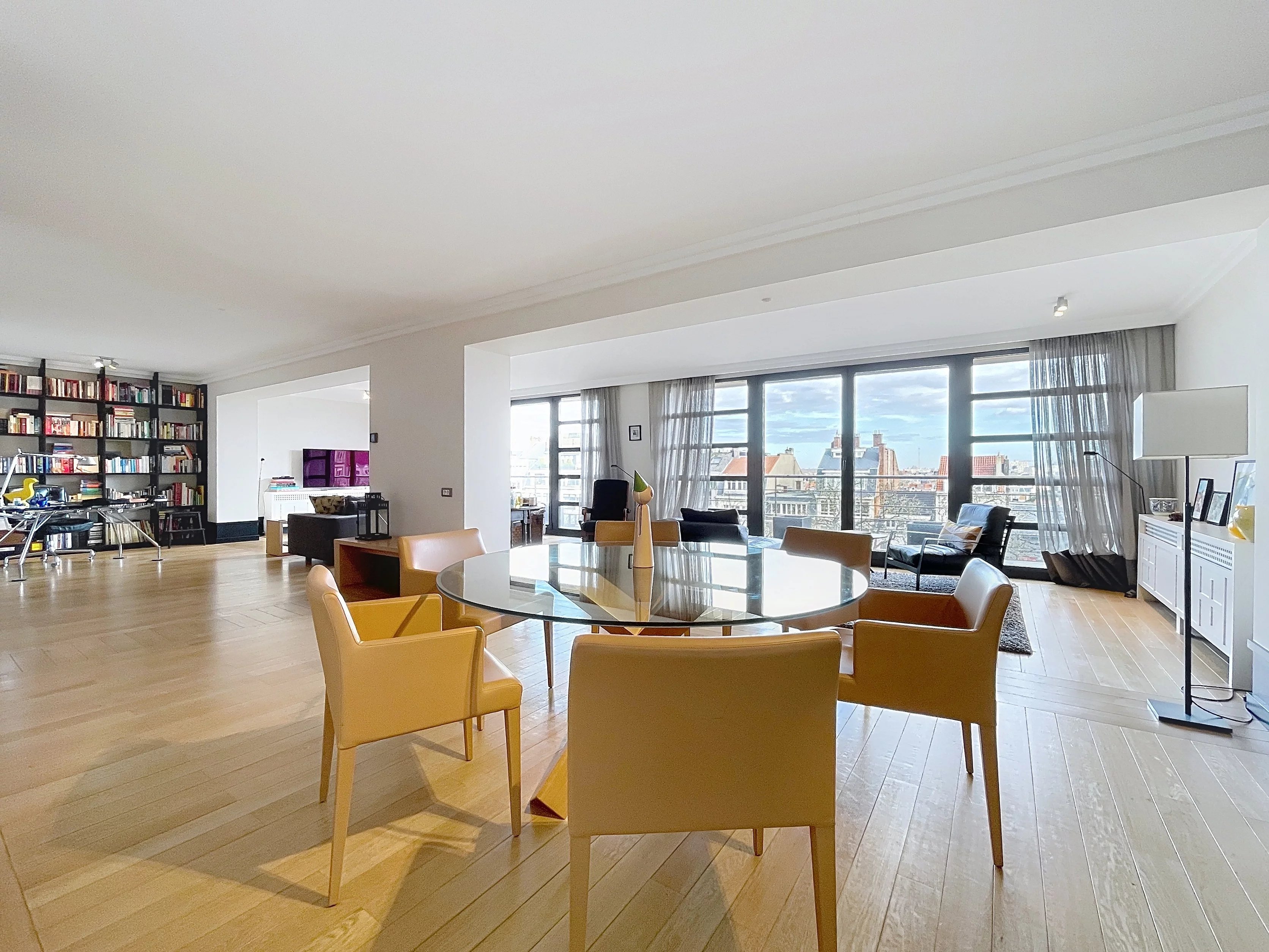 Avenue Louise/ Etangs dIxelles- Appartement de standing - Garage