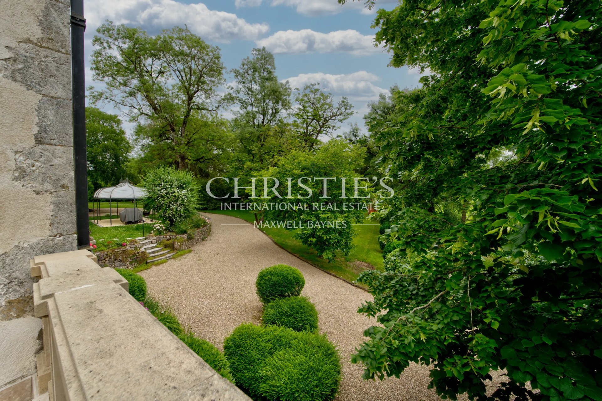 9 Bedroom Chateau's Image 34