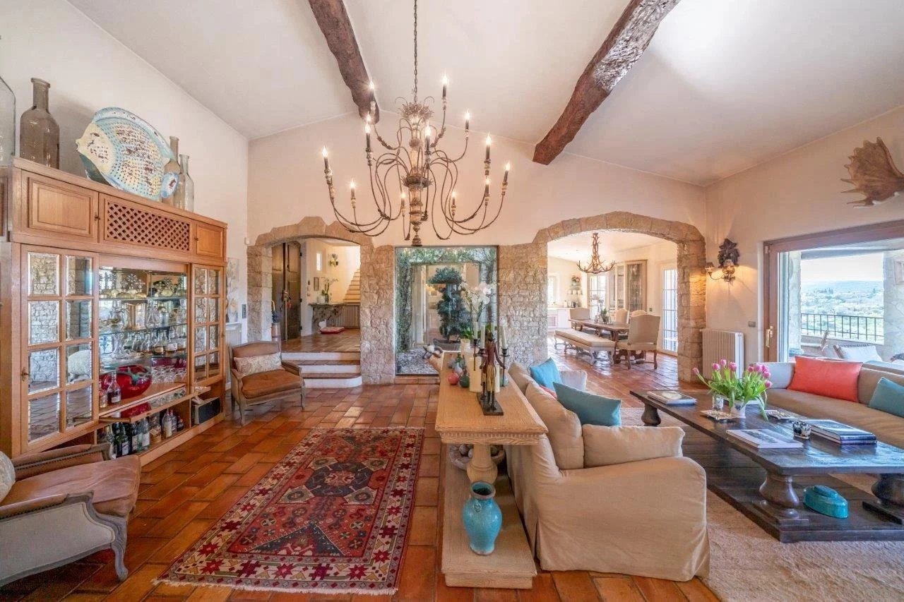  Image of Villa - 6 Bedrooms for Sale in Alpes-Maritimes-Saint-Paul-de-Vence-France, Image 7