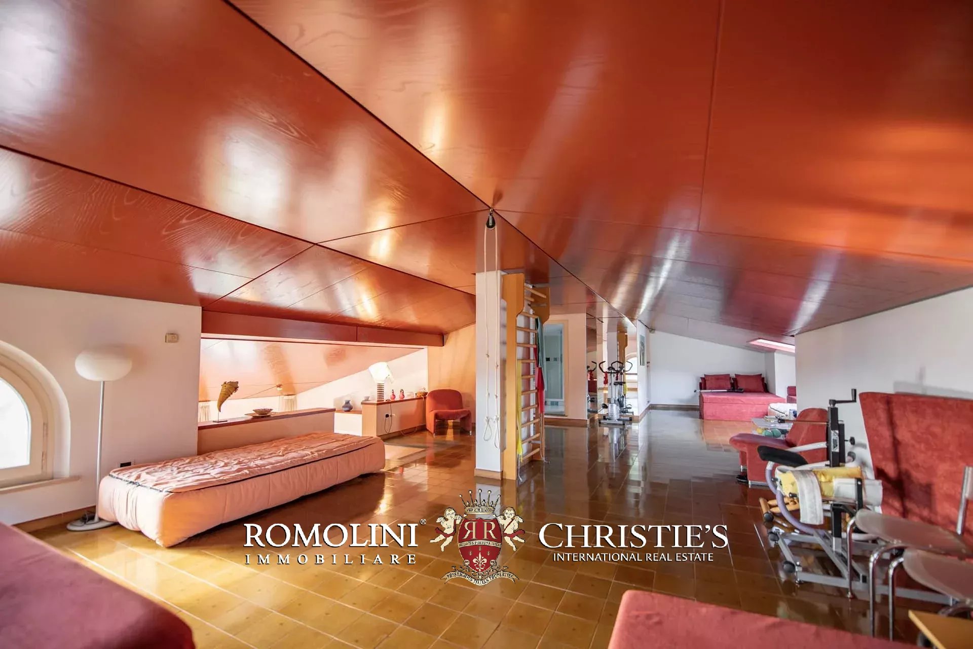 5 Bedroom Villa/Townhouse's Image 31