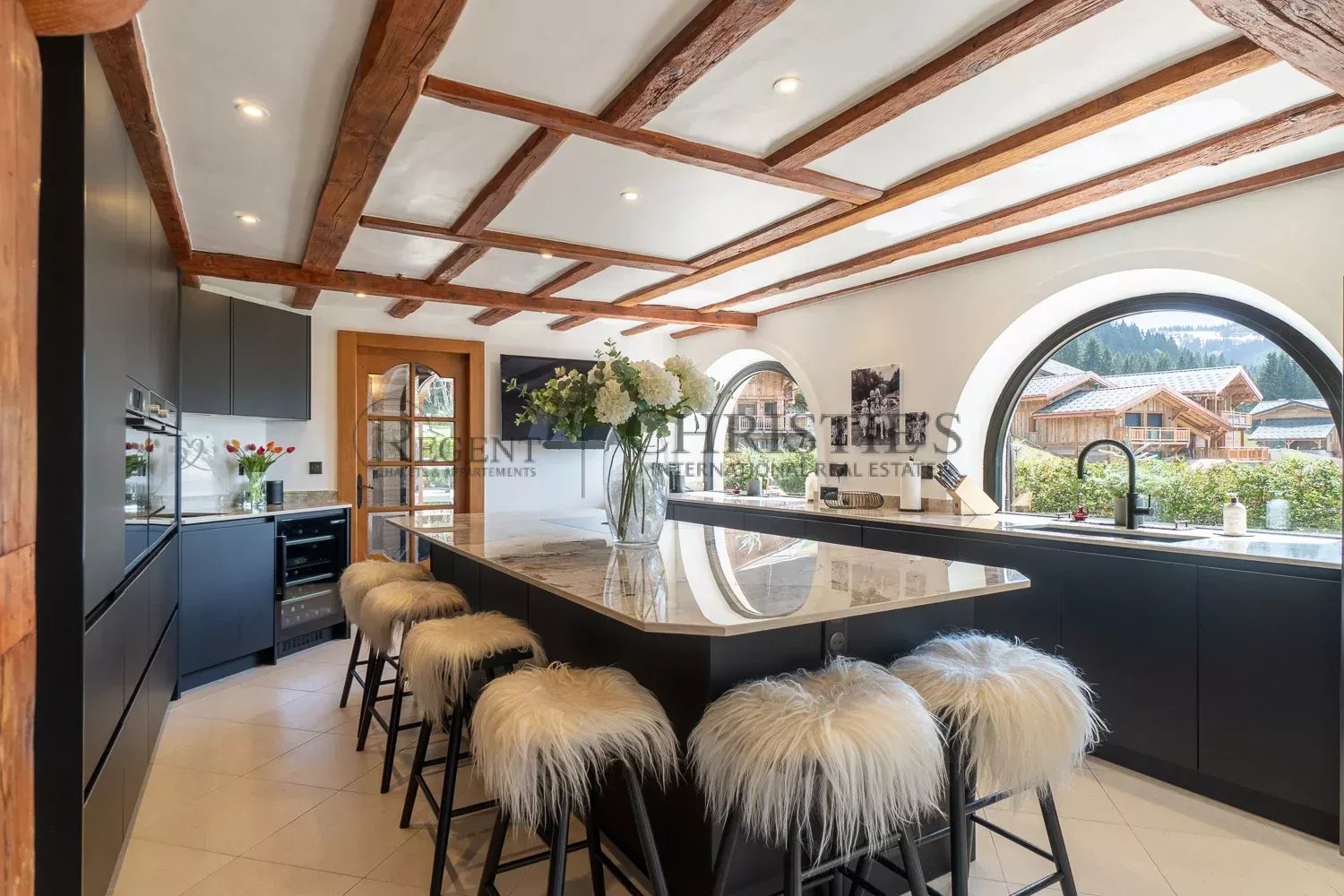 6 Bedroom Villa/Townhouse's Image 24