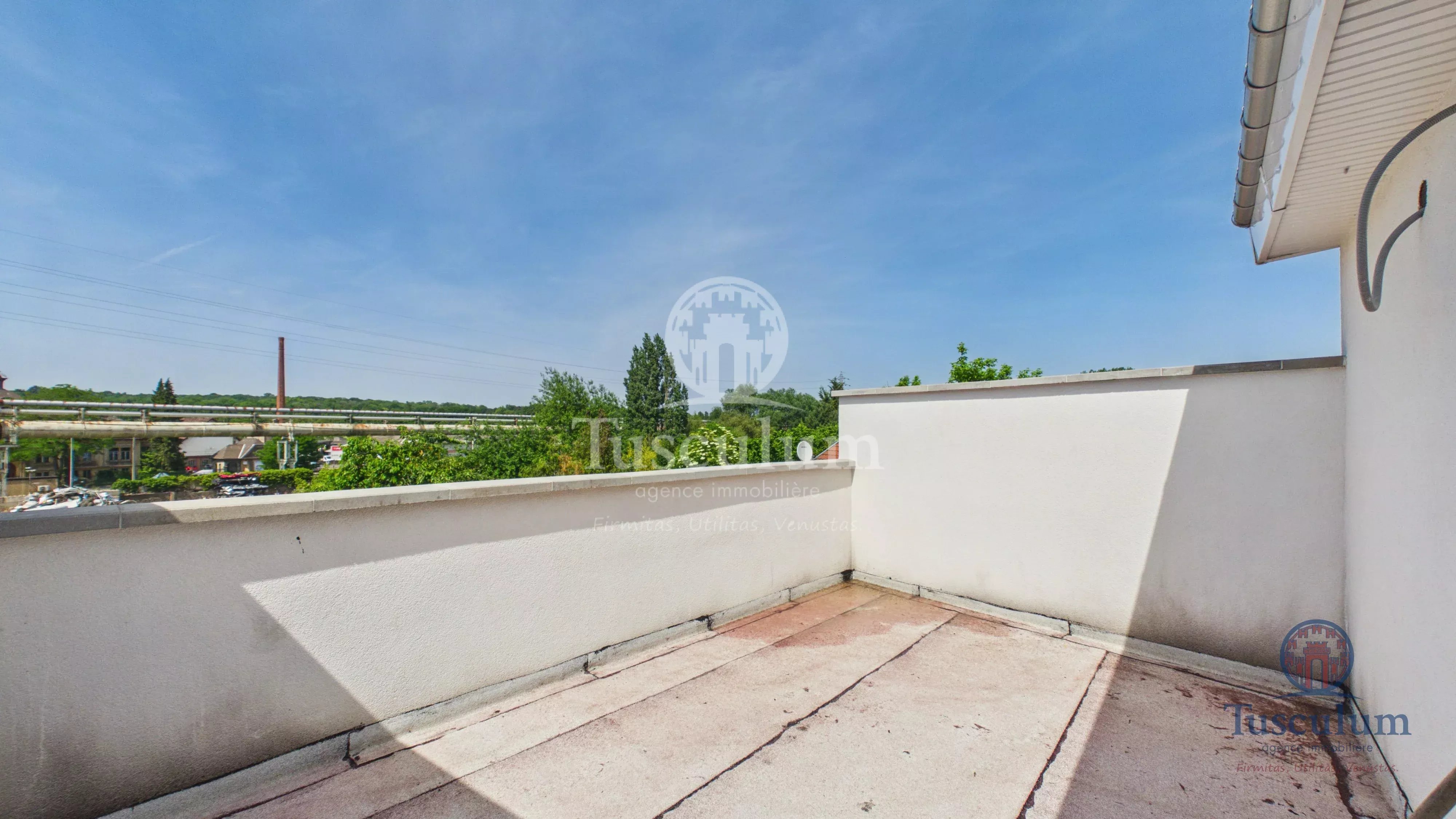 Plateau à aménager de 80 m² – 2ème et dernier étage – Florange centre