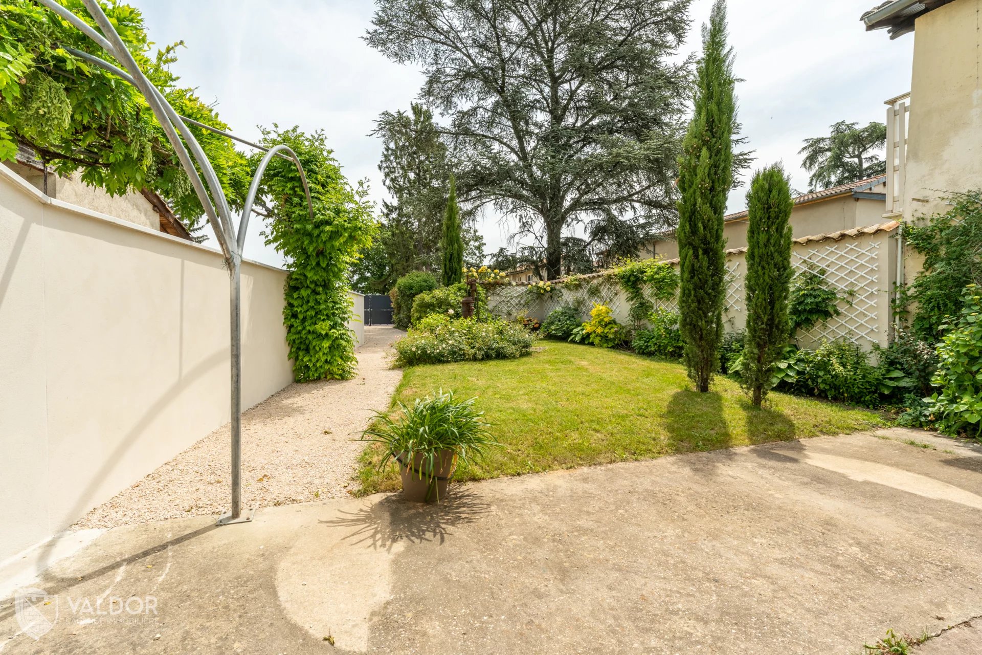 Maison meublée au calme à Quincieux