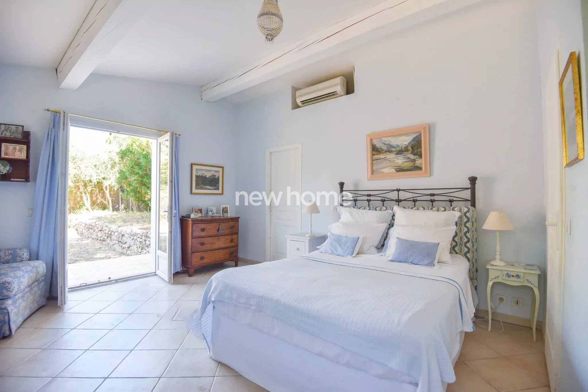 Maison 4 chambres au clame sur un beau terrain arboré