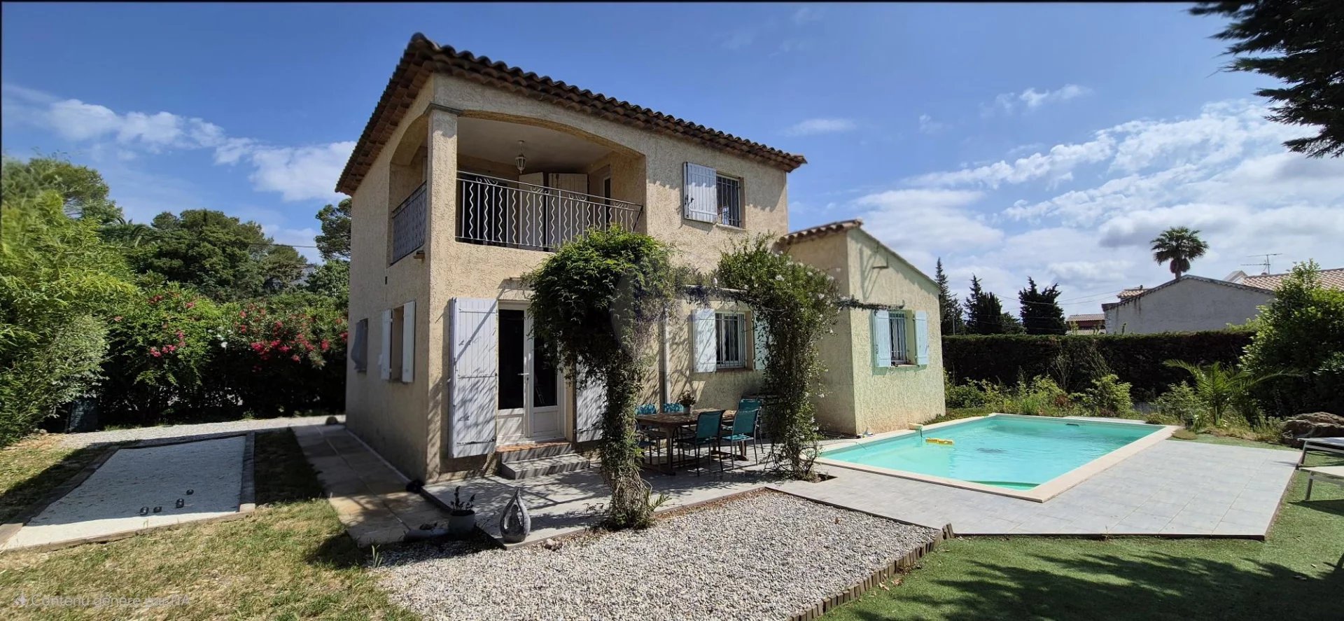 ST RAPHAEL - VILLA 5 PIECES AVEC PISCINE