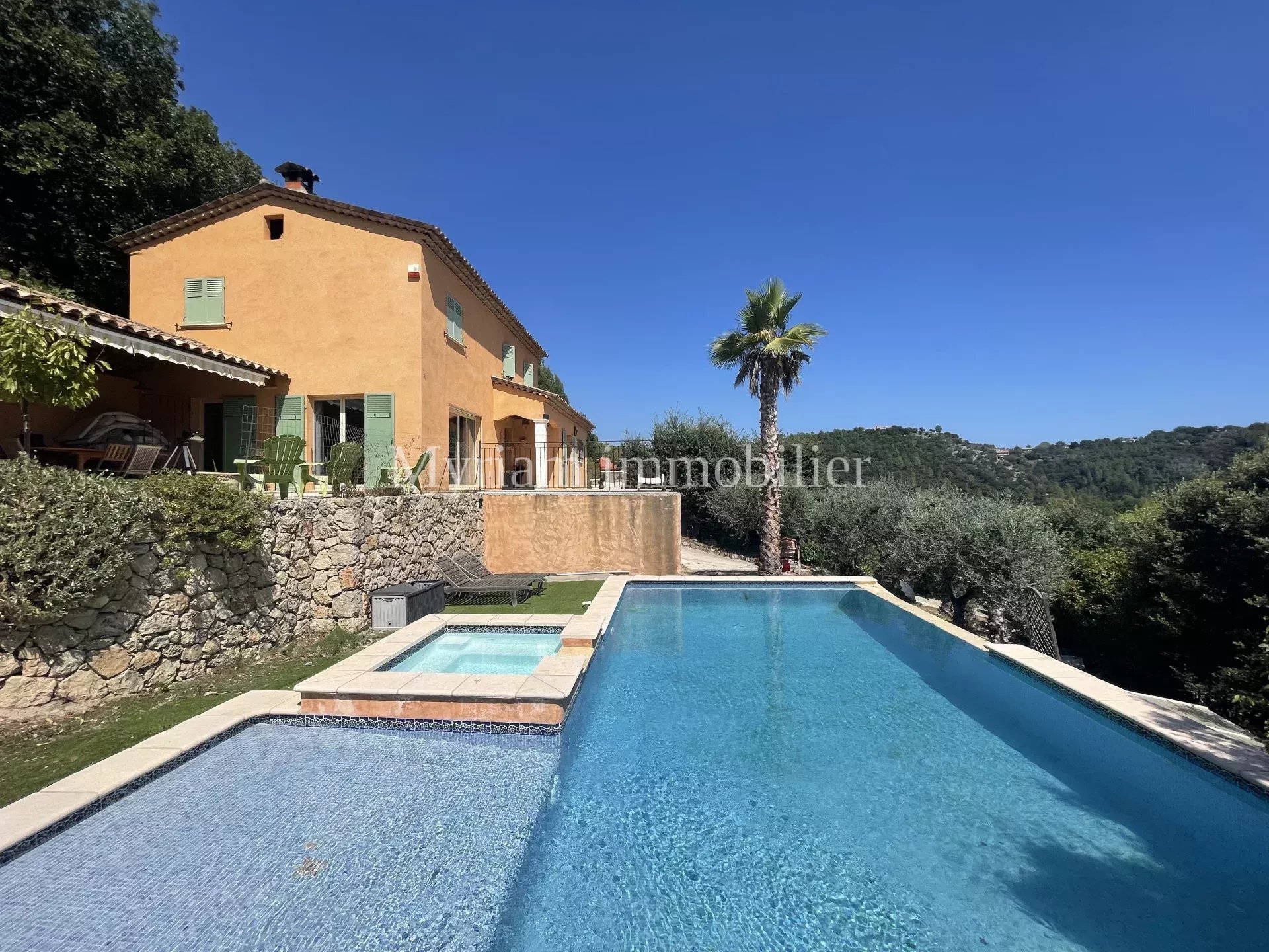 Propriété 5 pièces, piscine, Vue dégagée à LE TIGNET