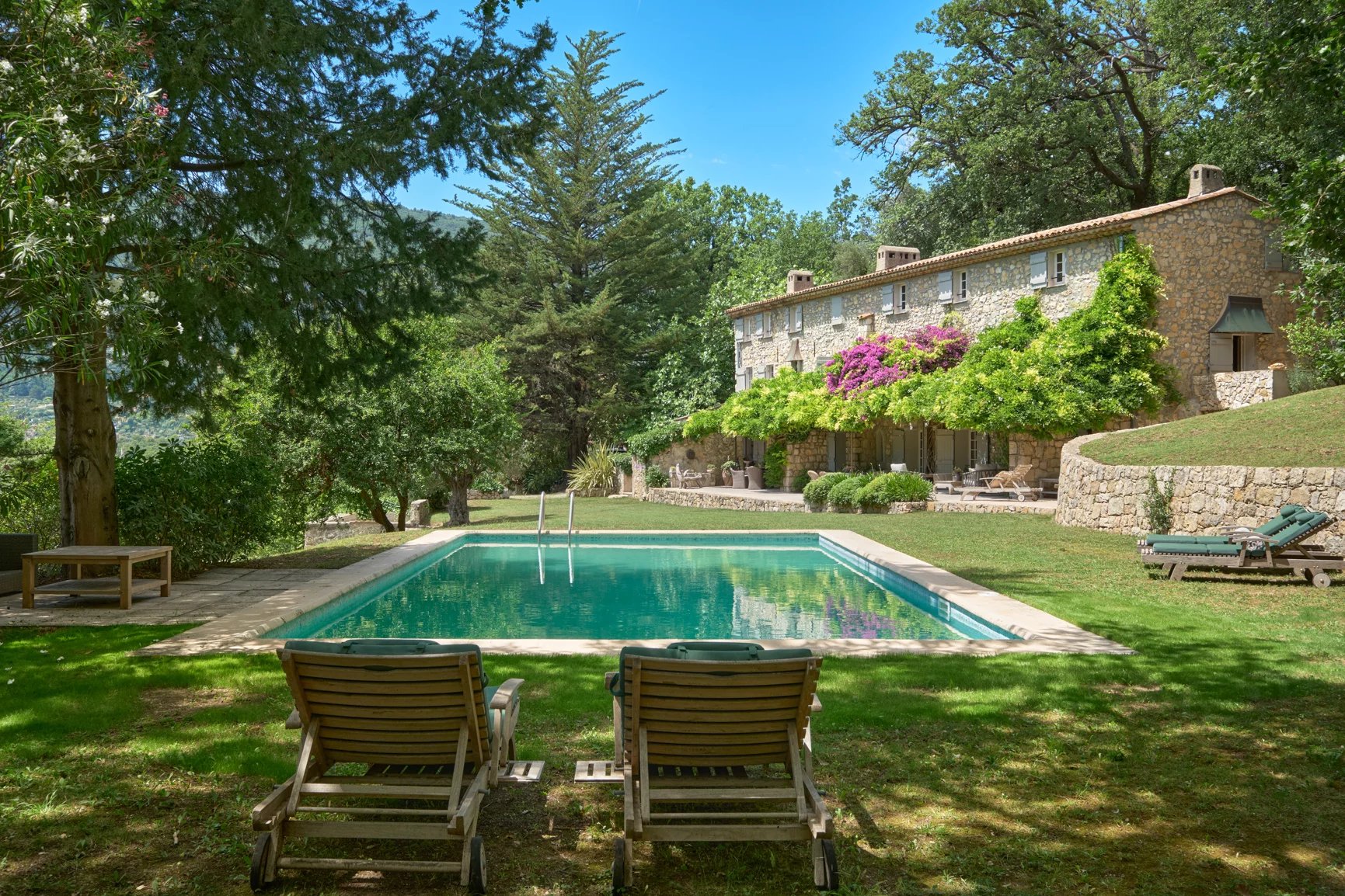 06740 CHÂTEAUNEUF-GRASSE VILLA