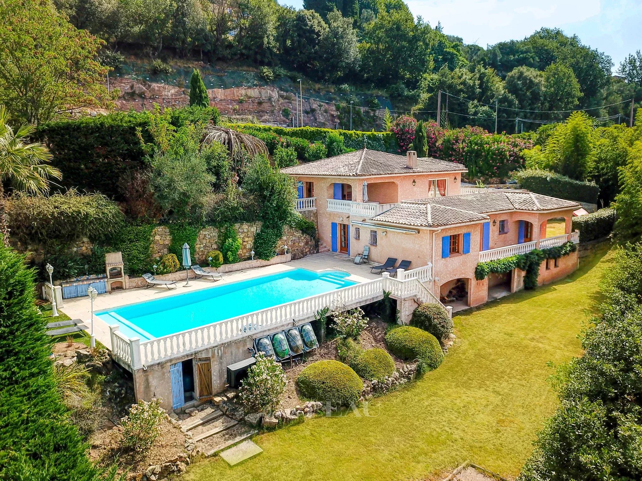 Bagnols-en-Forêt - Maison de charme avec une jolie vue dominante