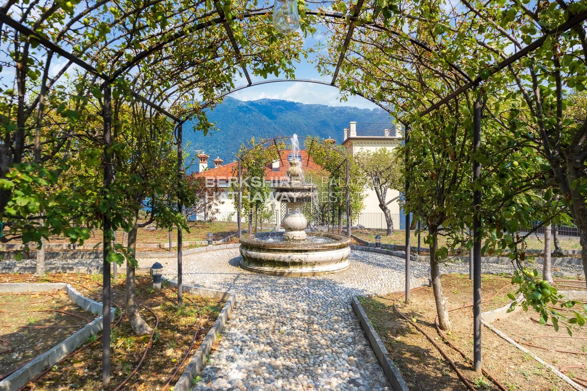 Elegante Dimora Liberty di Rappresentanza con Vista su Villa d’Este a Cernobbio, Lago di Como