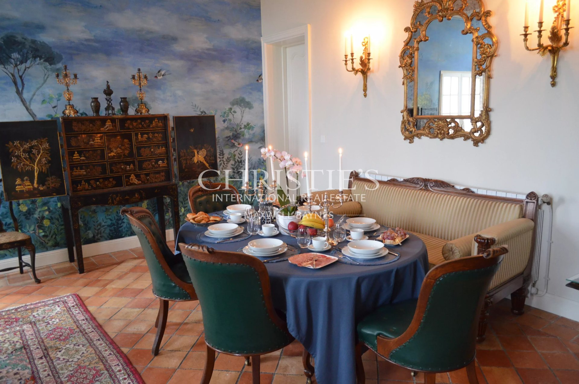8 Bedroom Vineyard's Image 9