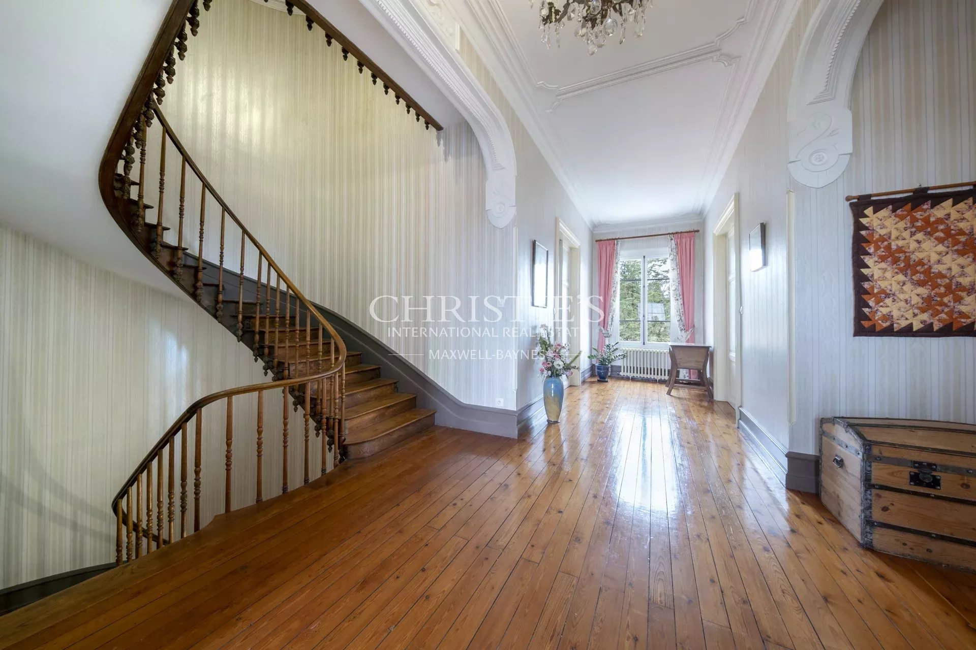 6 Bedroom Villa/Townhouse's Image 5