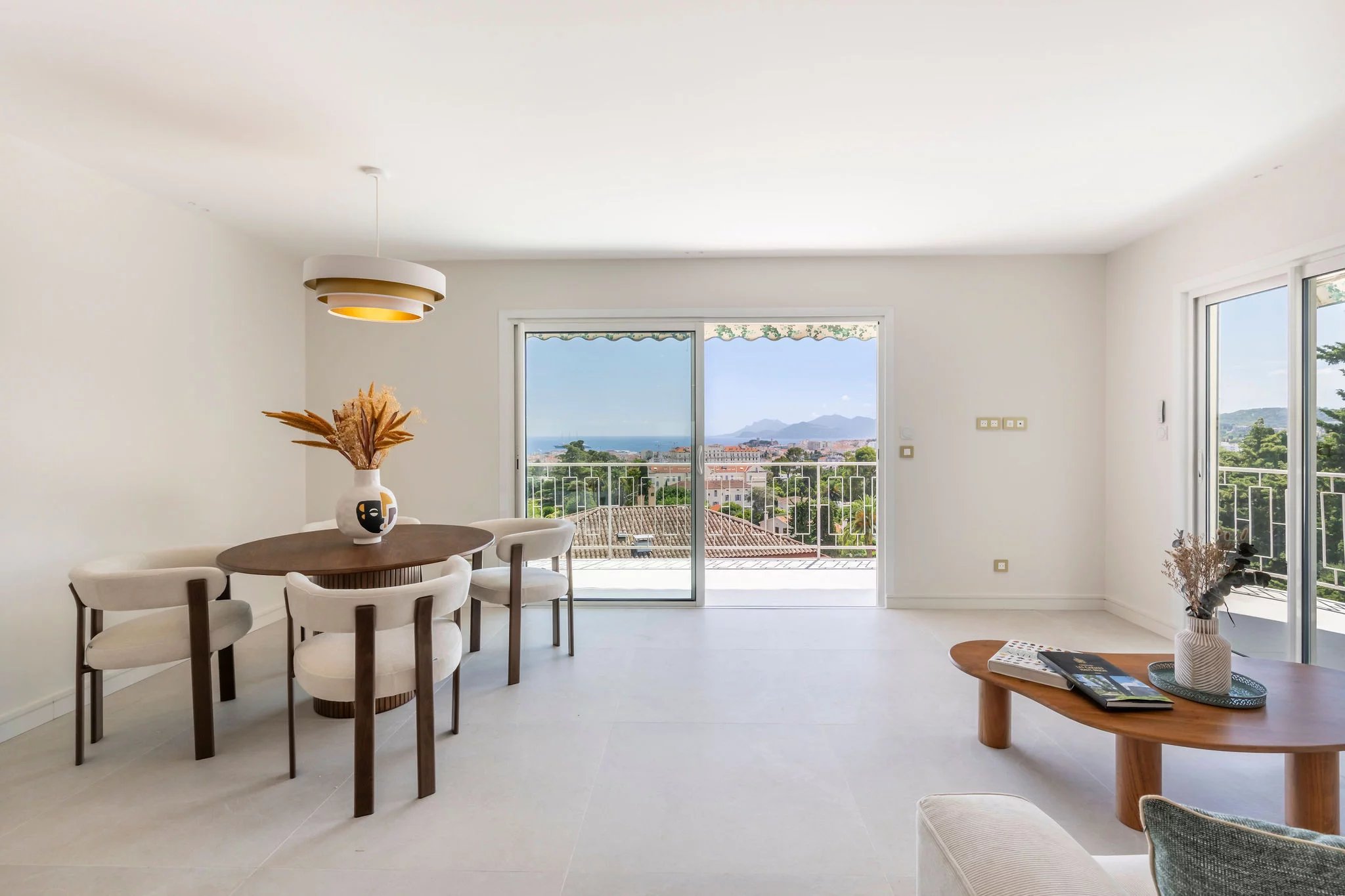  Image of Apartment - 2 Bedrooms for Sale in Alpes-Maritimes-Cannes-France, Image 7