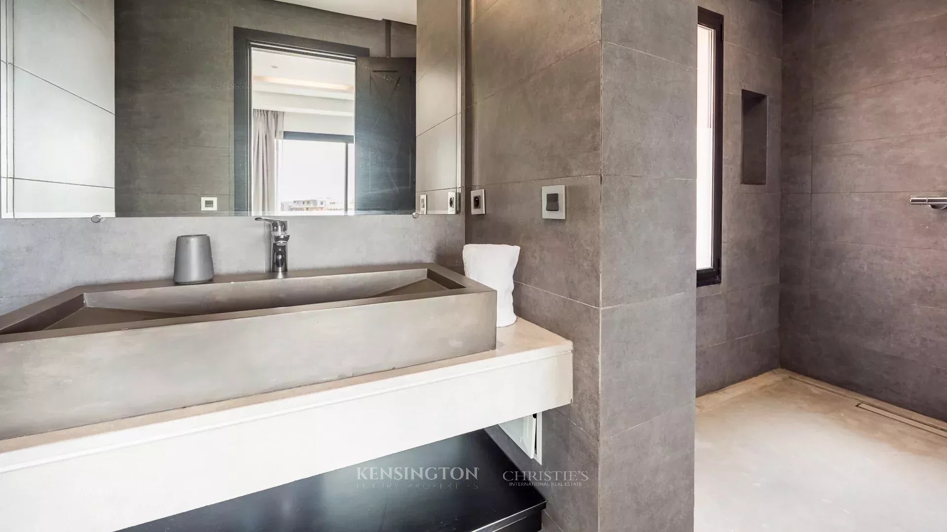 6 Bedroom Villa/Townhouse's Image 46