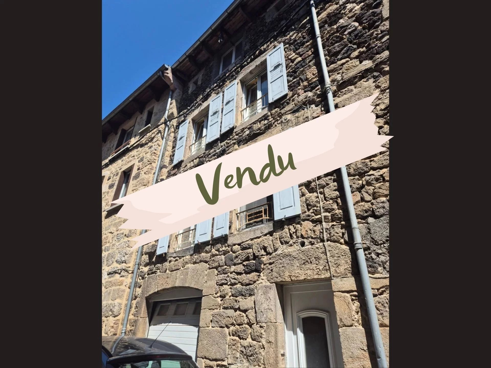 Maison de ville à Pradelles avec terrain