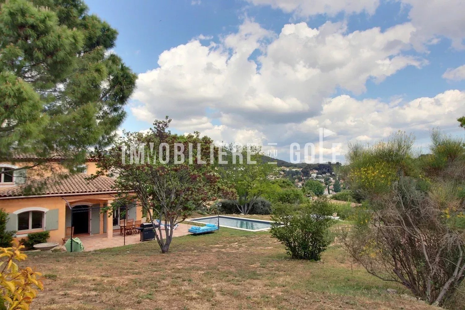 Agence immobilière de 
