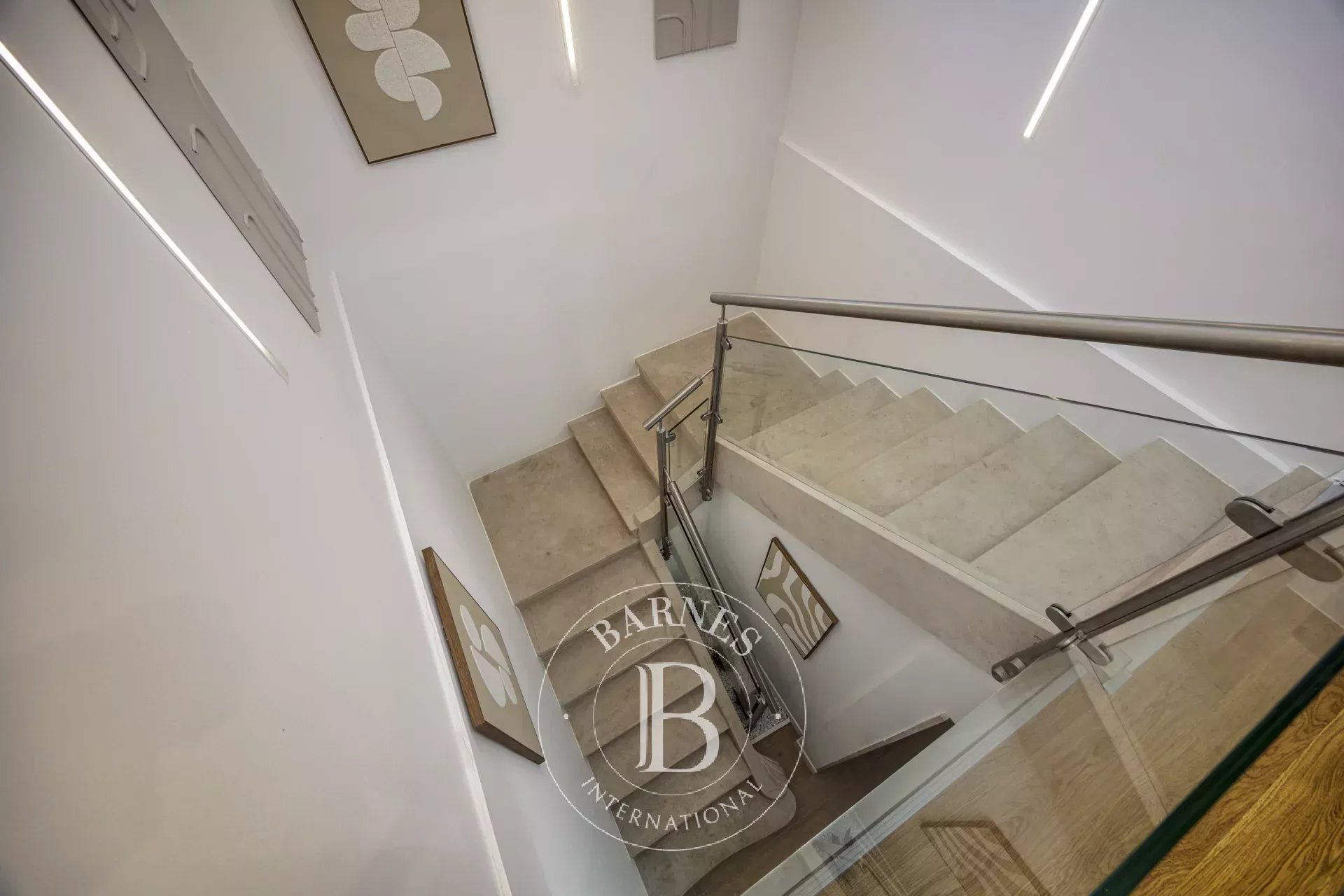 BARNES Pays de Gex – DIVONNE-LES-BAINS – SECTEUR RÉSIDENTIEL – VILLA D’ARCHITECTE RÉNOVÉE AVEC PISCINE - picture 17