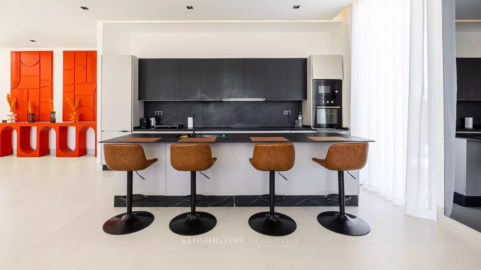 6 Bedroom Villa/Townhouse's Image 7