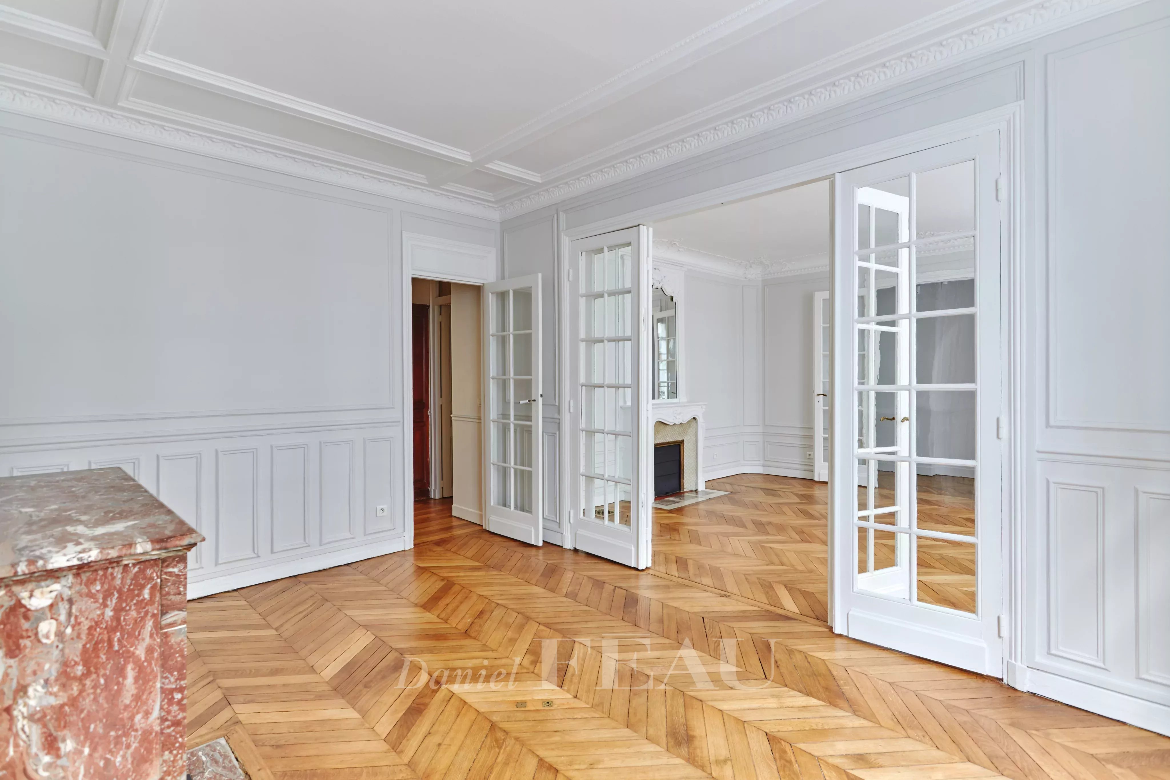 Double reception area