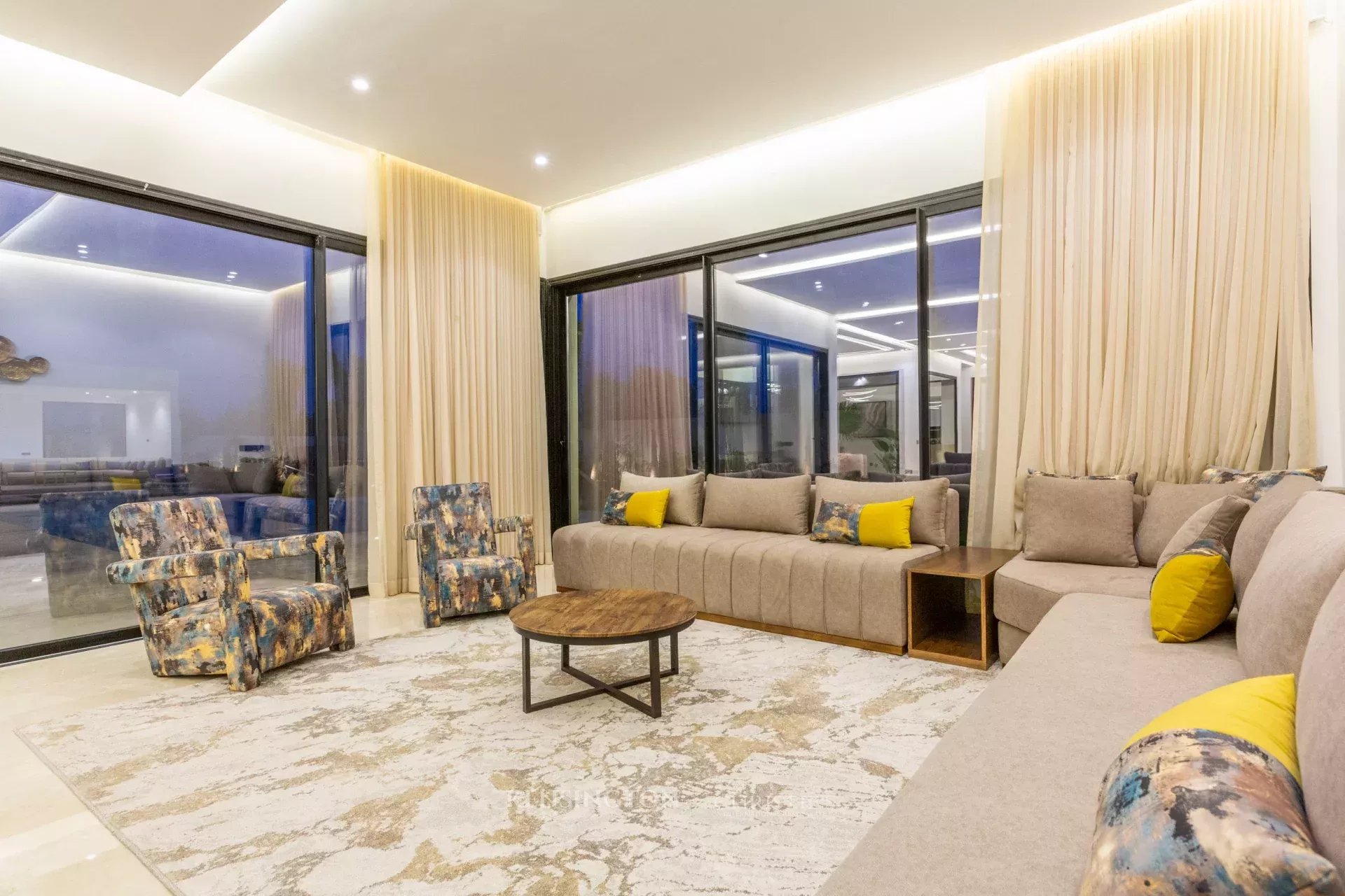 5 Bedroom Villa/Townhouse's Image 12