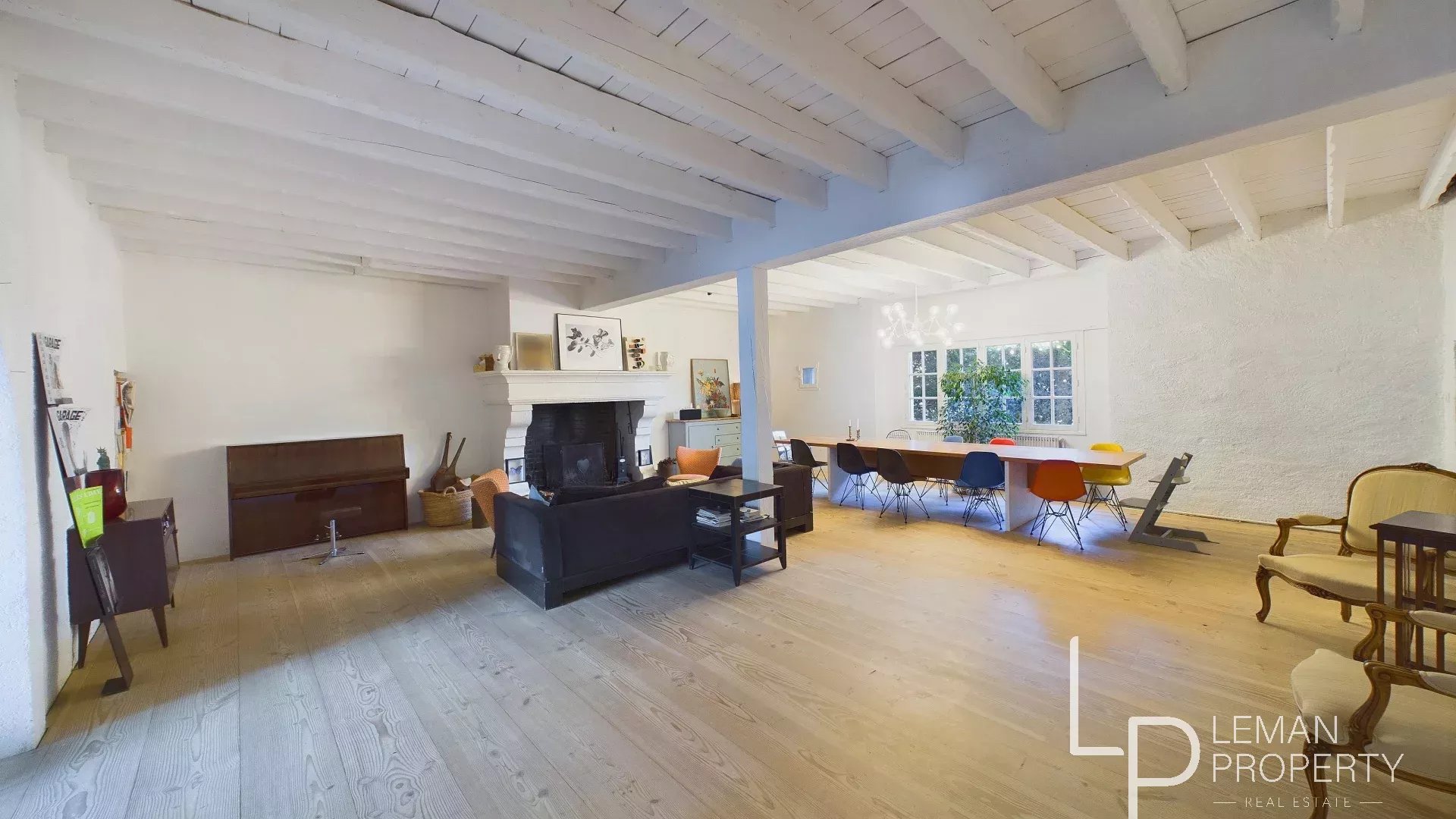 L'agence Leman property vous propose un  à la vente