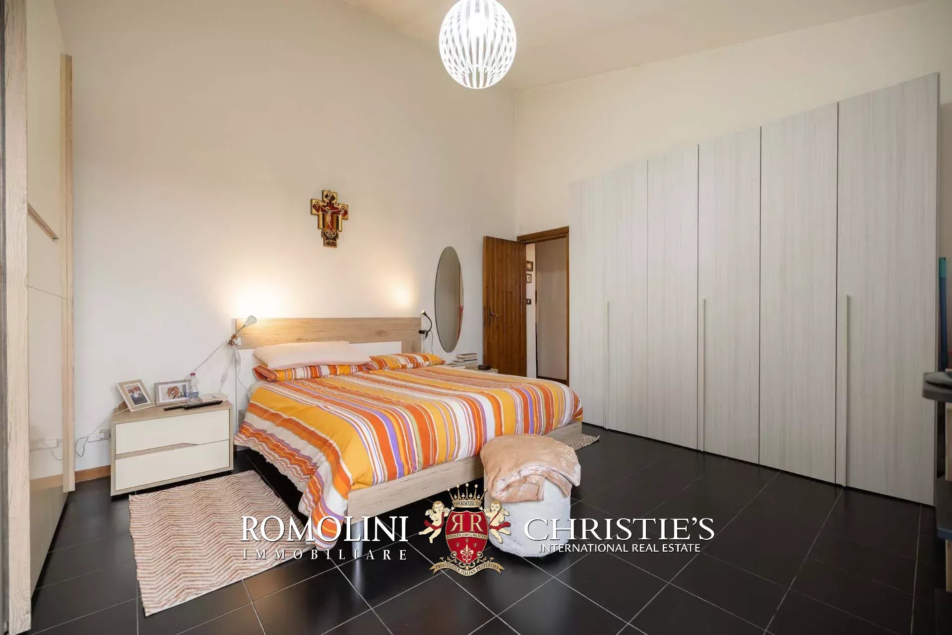 9 Bedroom Villa/Townhouse's Image 24