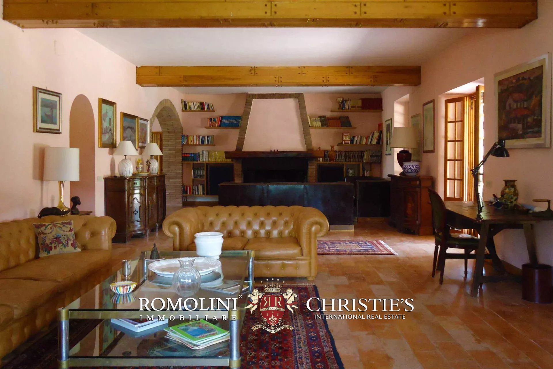 6 Bedroom Villa/Townhouse's Image 26