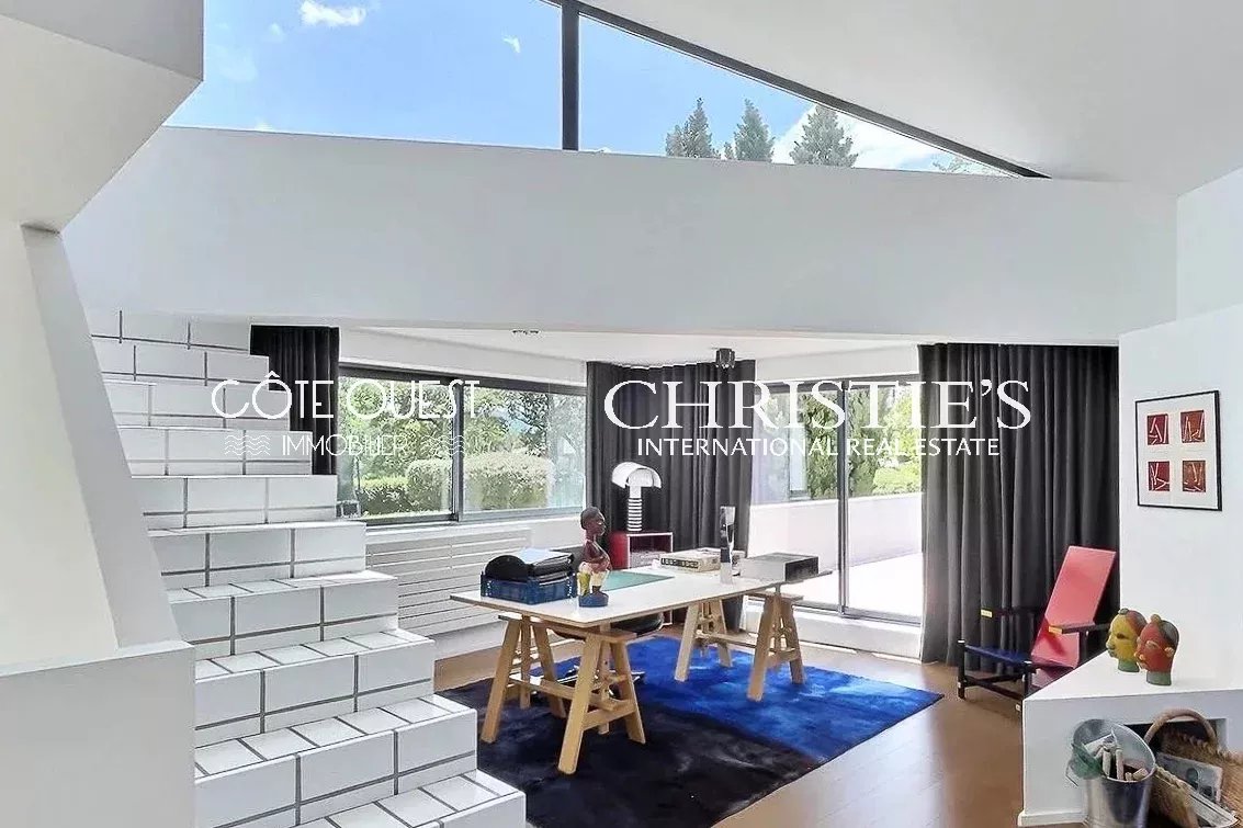 5 Bedroom Villa/Townhouse's Image 4