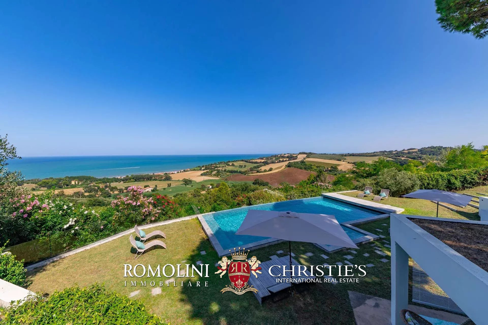 6 Bedroom Villa/Townhouse's Image 12