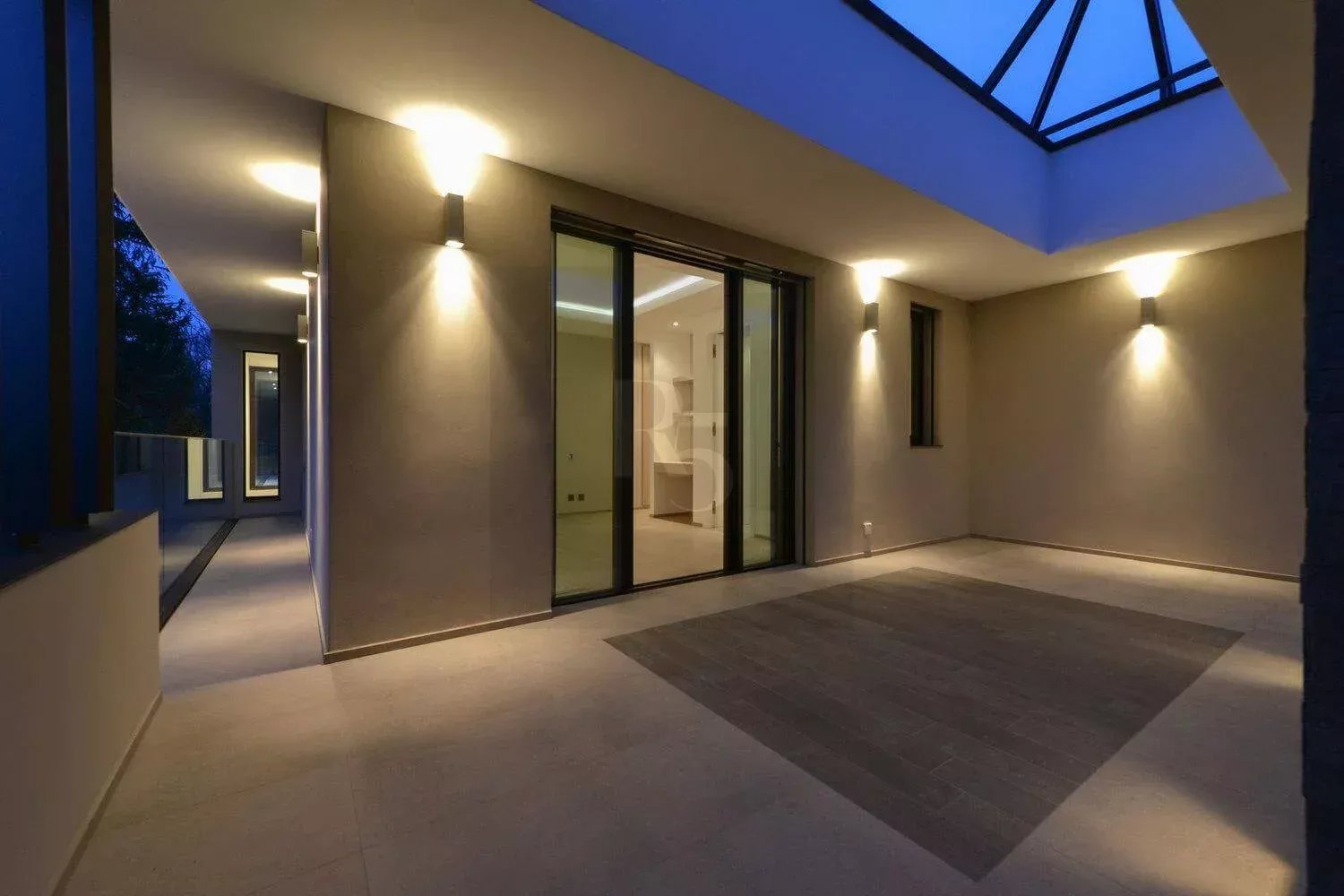 Superb high-end contemporary house — photo 3