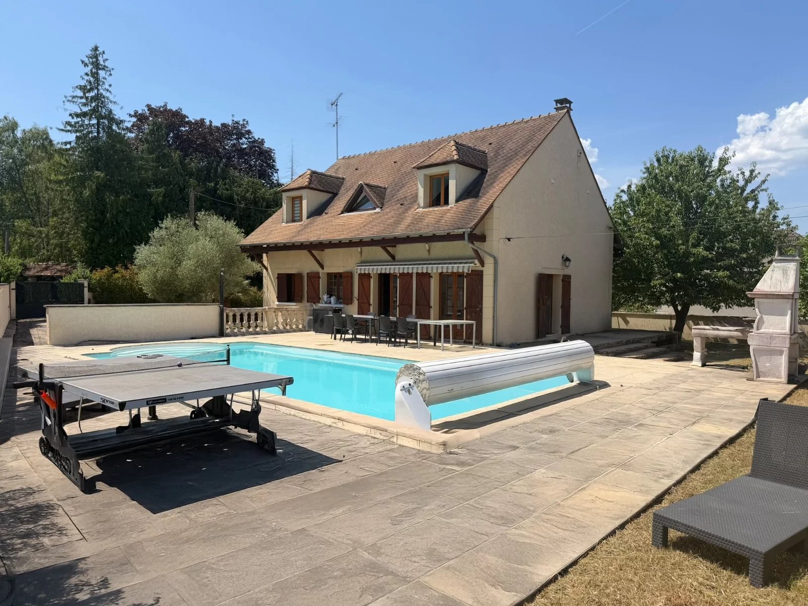 Maison familiale avec piscine à Treuzy-Levelay - Image 1