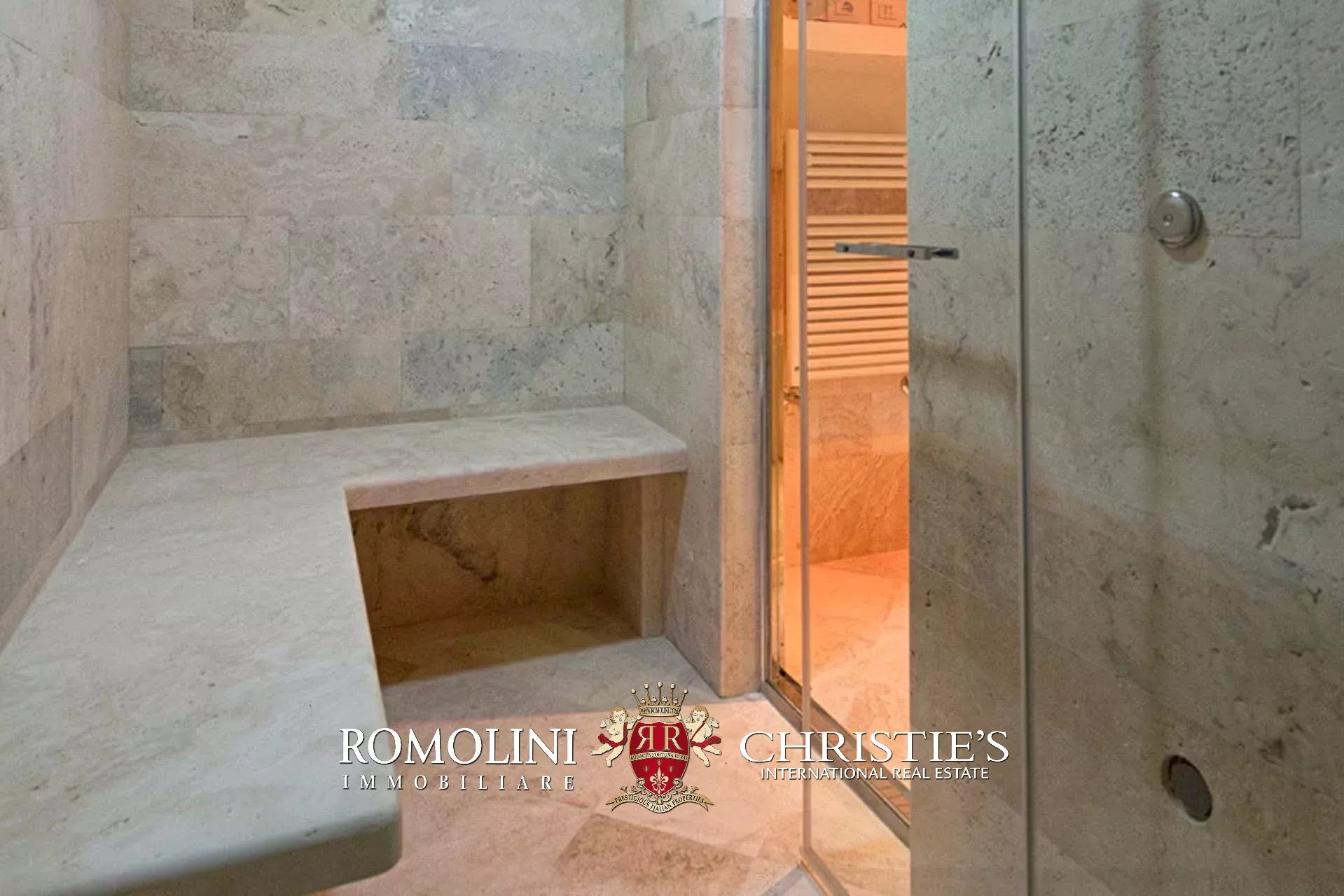 7 Bedroom Villa/Townhouse's Image 74
