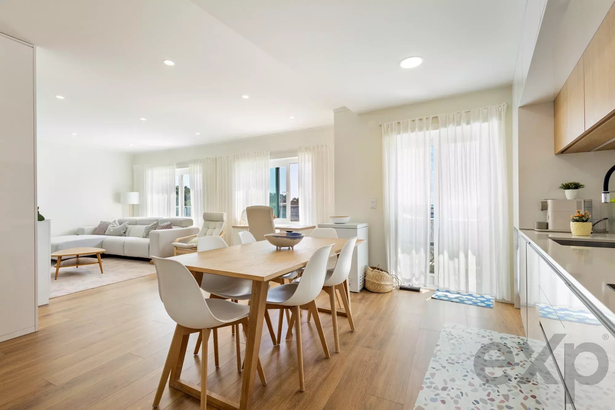Amazing Two‑Bedroom Apartment with River View and Garage 87152839 image 6