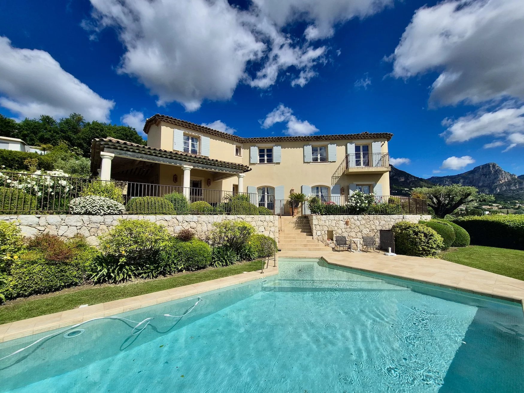 Image of Villa - 4 Bedrooms for Sale in Alpes-Maritimes-Vence-France, Image 1
