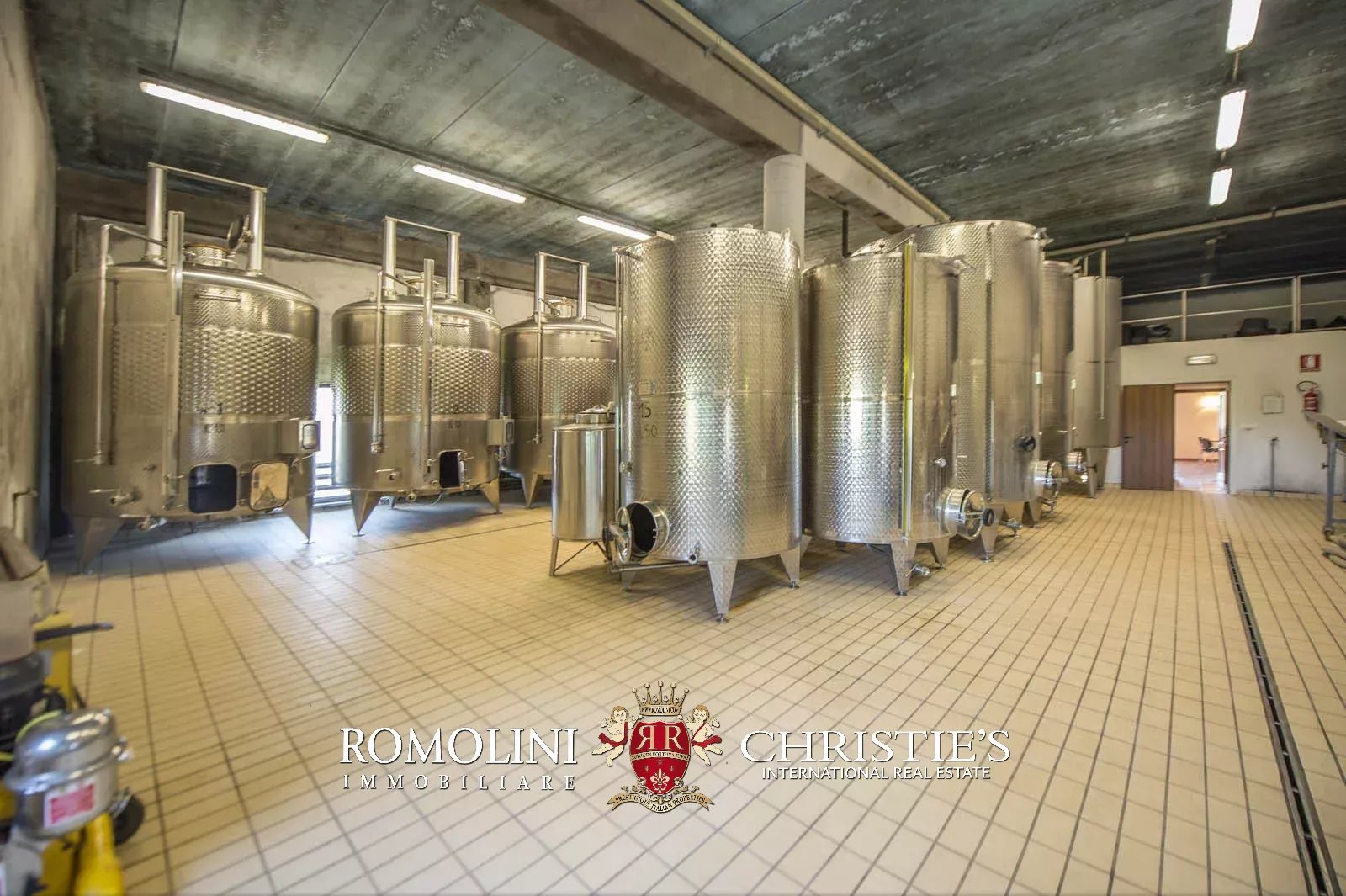 20 Bedroom Vineyard's Image 66