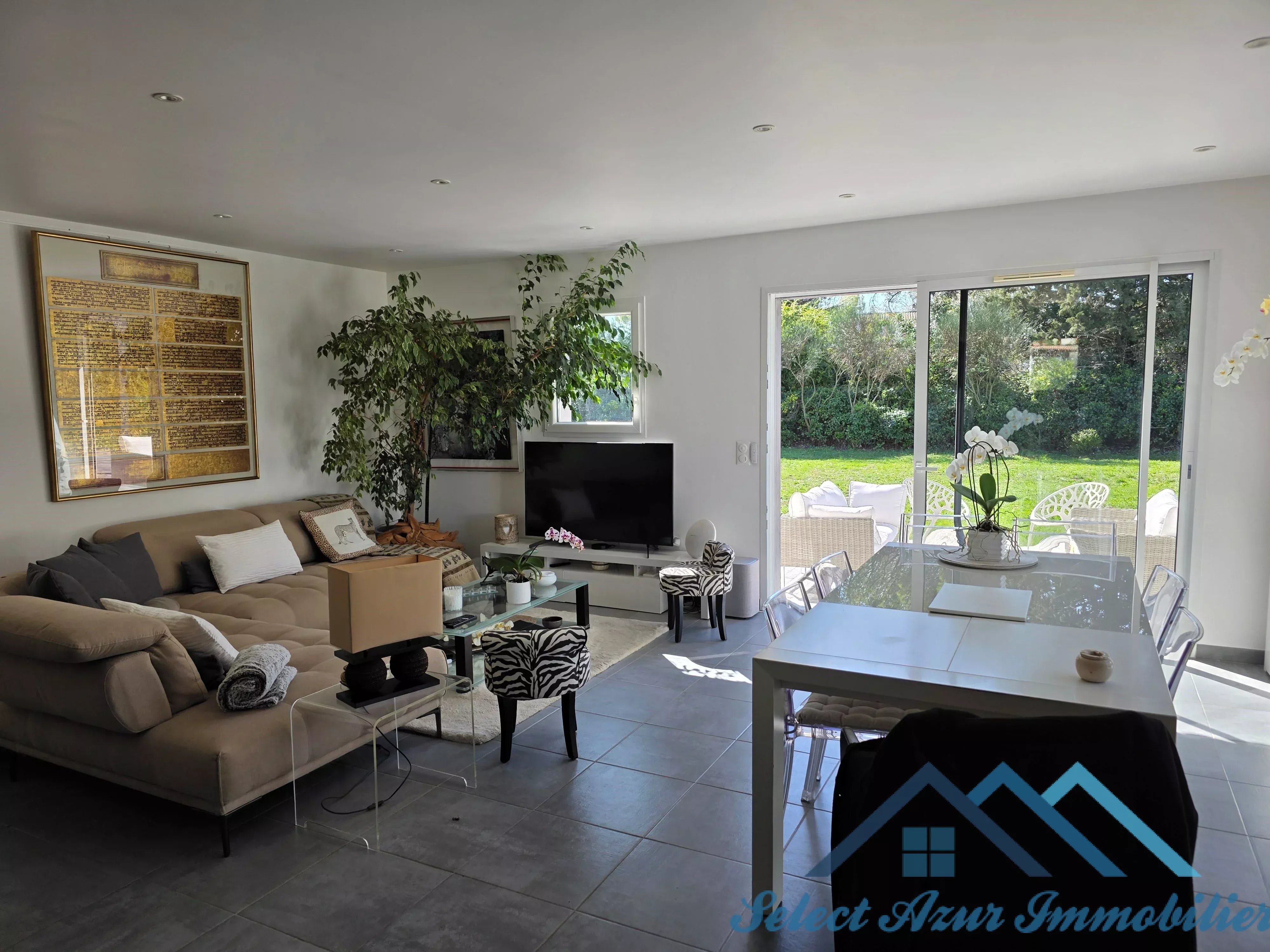 ILLA CONTEMPORAINE - 5 PIECES - BAGNOLS EN FORET (83600) - Photo 2