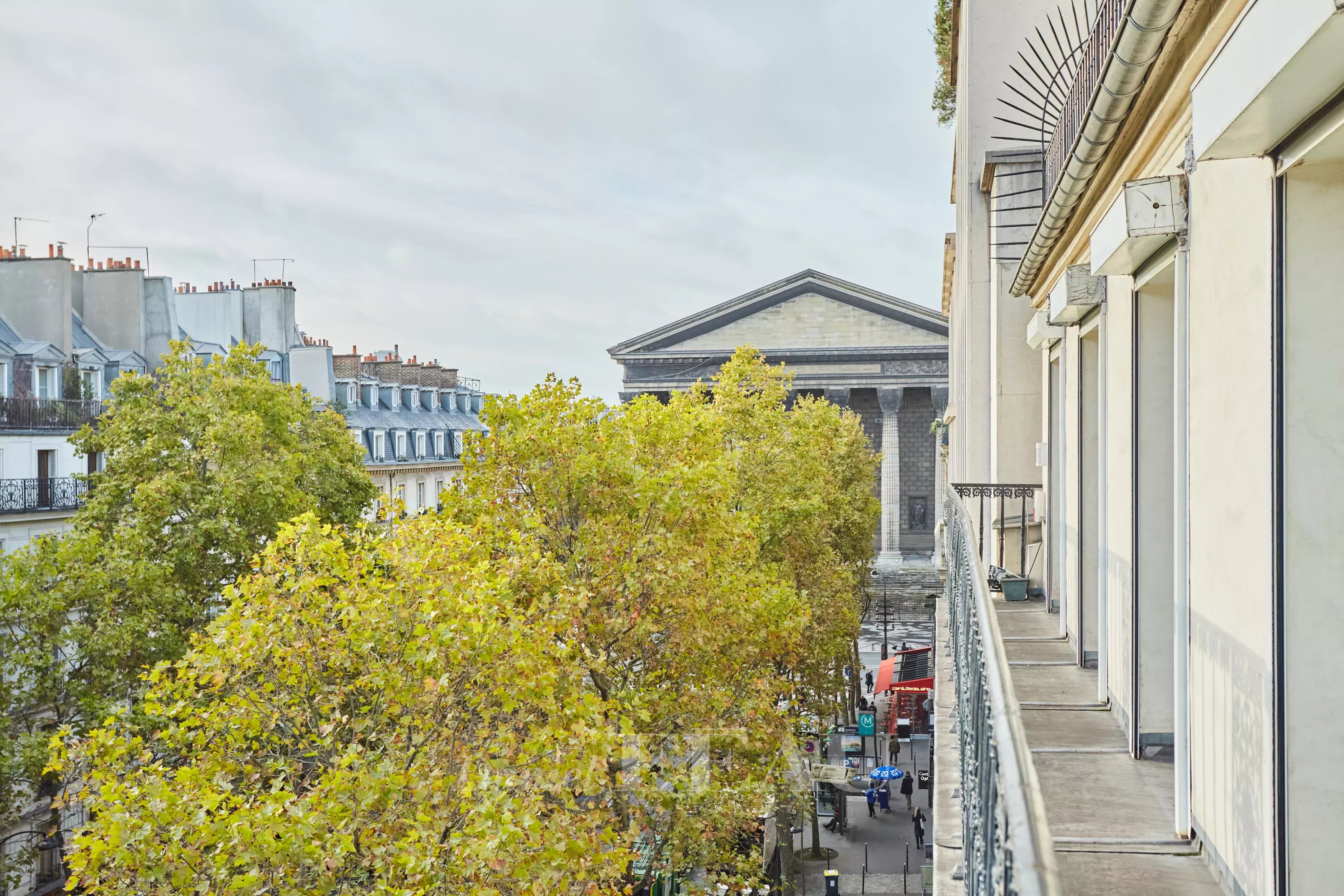 Sale Apartment Paris 8th