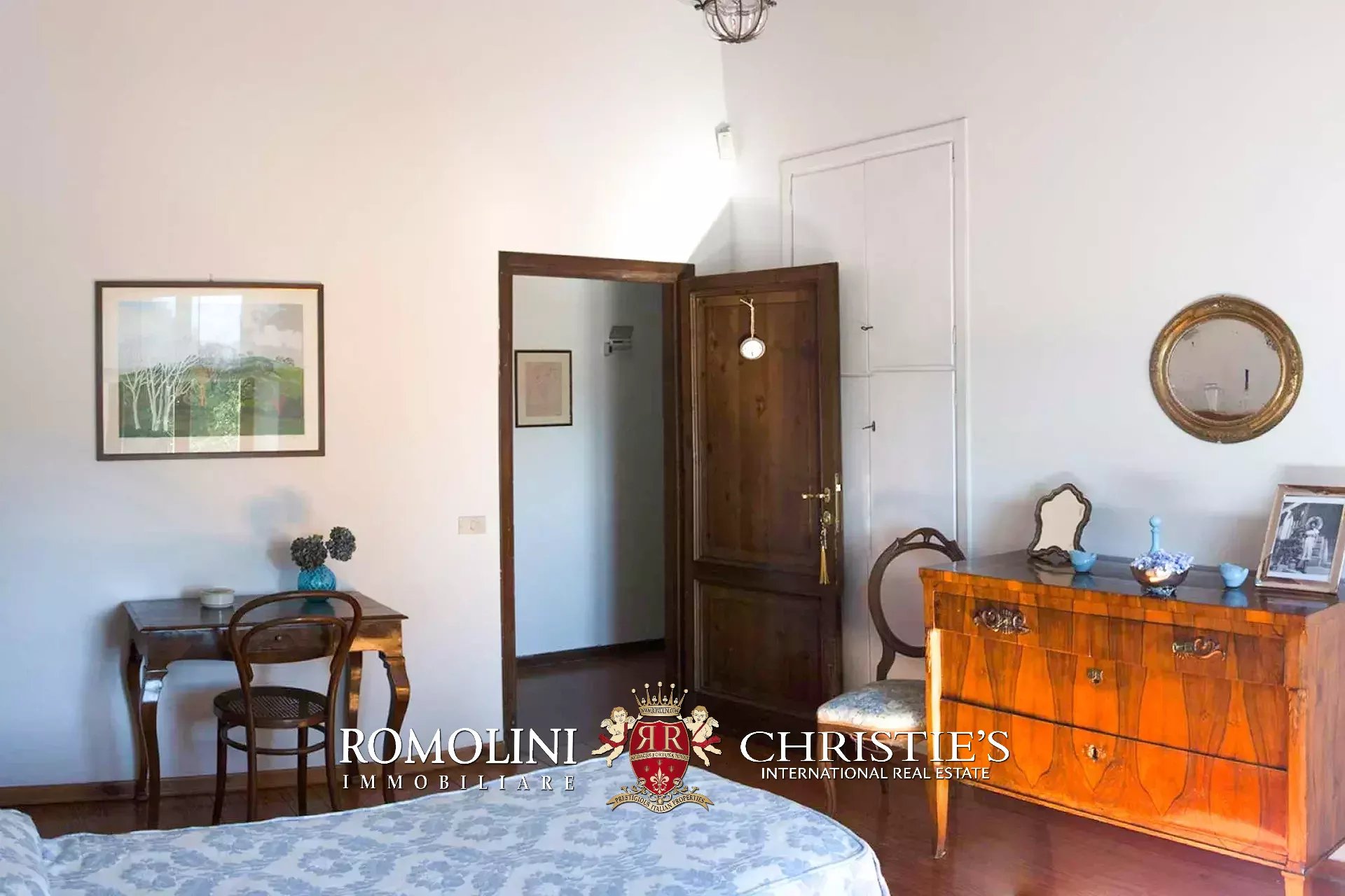 18 Bedroom Vineyard's Image 85