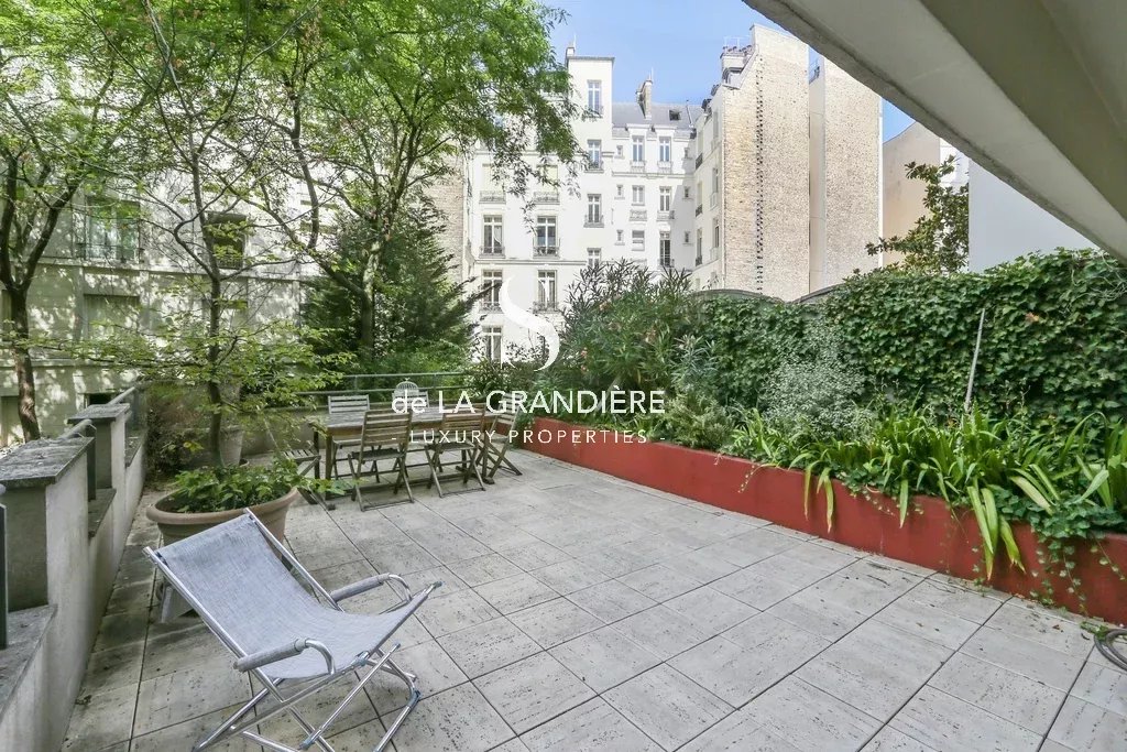 PARIS 16ème - Rue Mesnil - 3 chambres avec terrasse