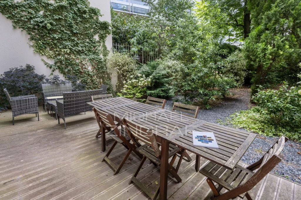 Apartment for sale in Neuilly-sur-seine — 1-Bedroom Apartment in Neuilly-Sur-Seine