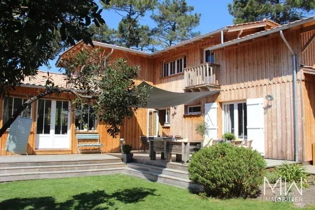 CHARMANTE VILLA BOIS SOUS LA PINEDE